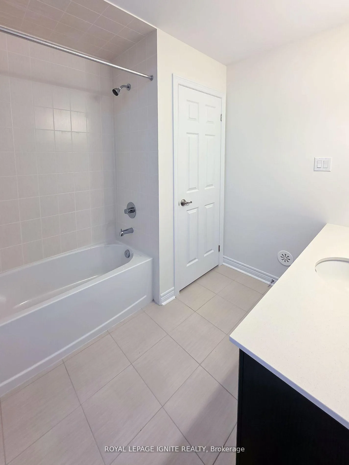 Photo 13 of 83 Claremont Drive, Brampton, Sandringham-Wellington North — HOMEH