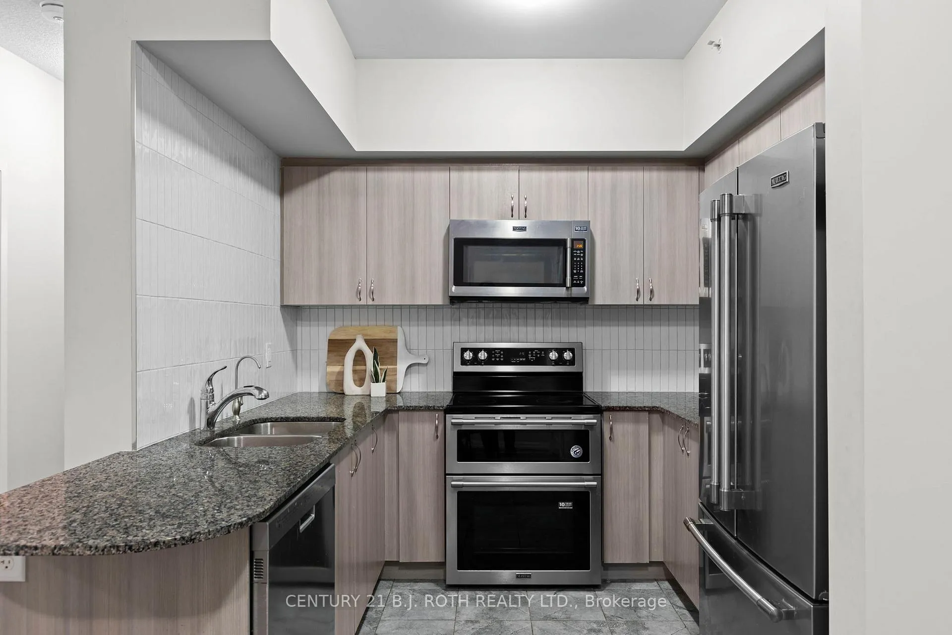 Photo 6 of Unit 115, 302 Essa Road, Barrie, 400 West — HOMEH