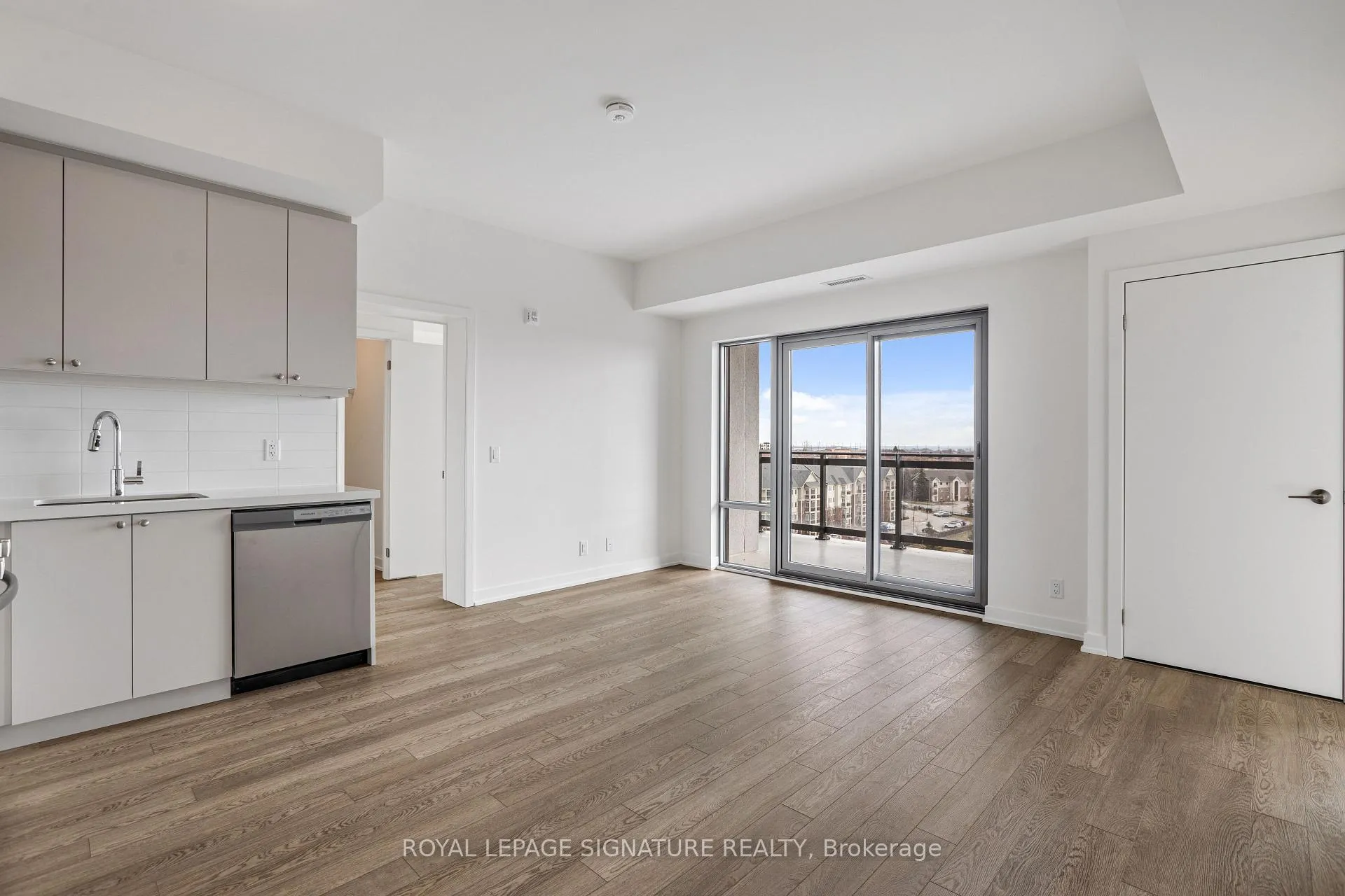 Photo 4 of Unit 802, 51 Clarington Boulevard, Clarington, Bowmanville — HOMEH
