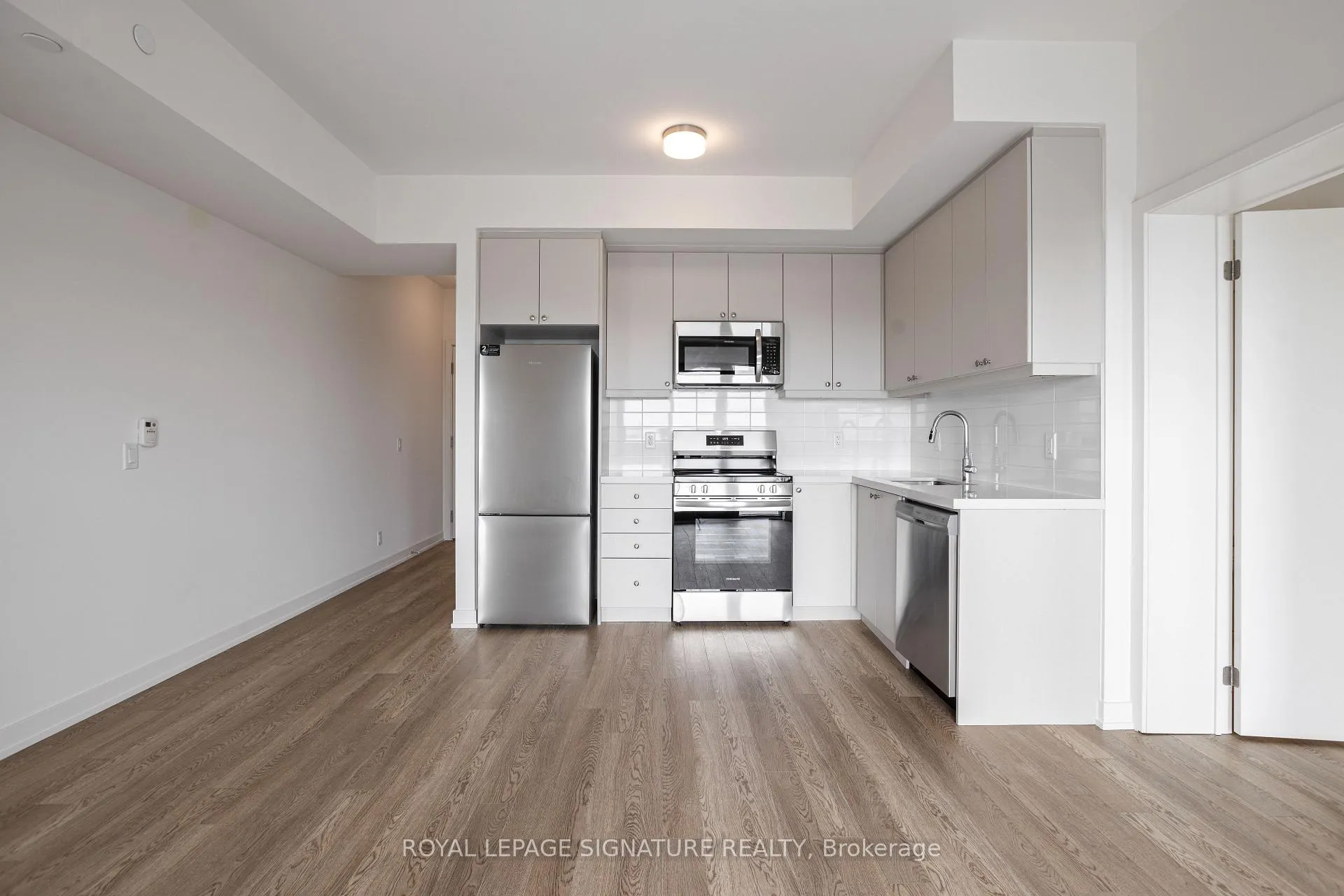 Photo 6 of Unit 802, 51 Clarington Boulevard, Clarington, Bowmanville — HOMEH