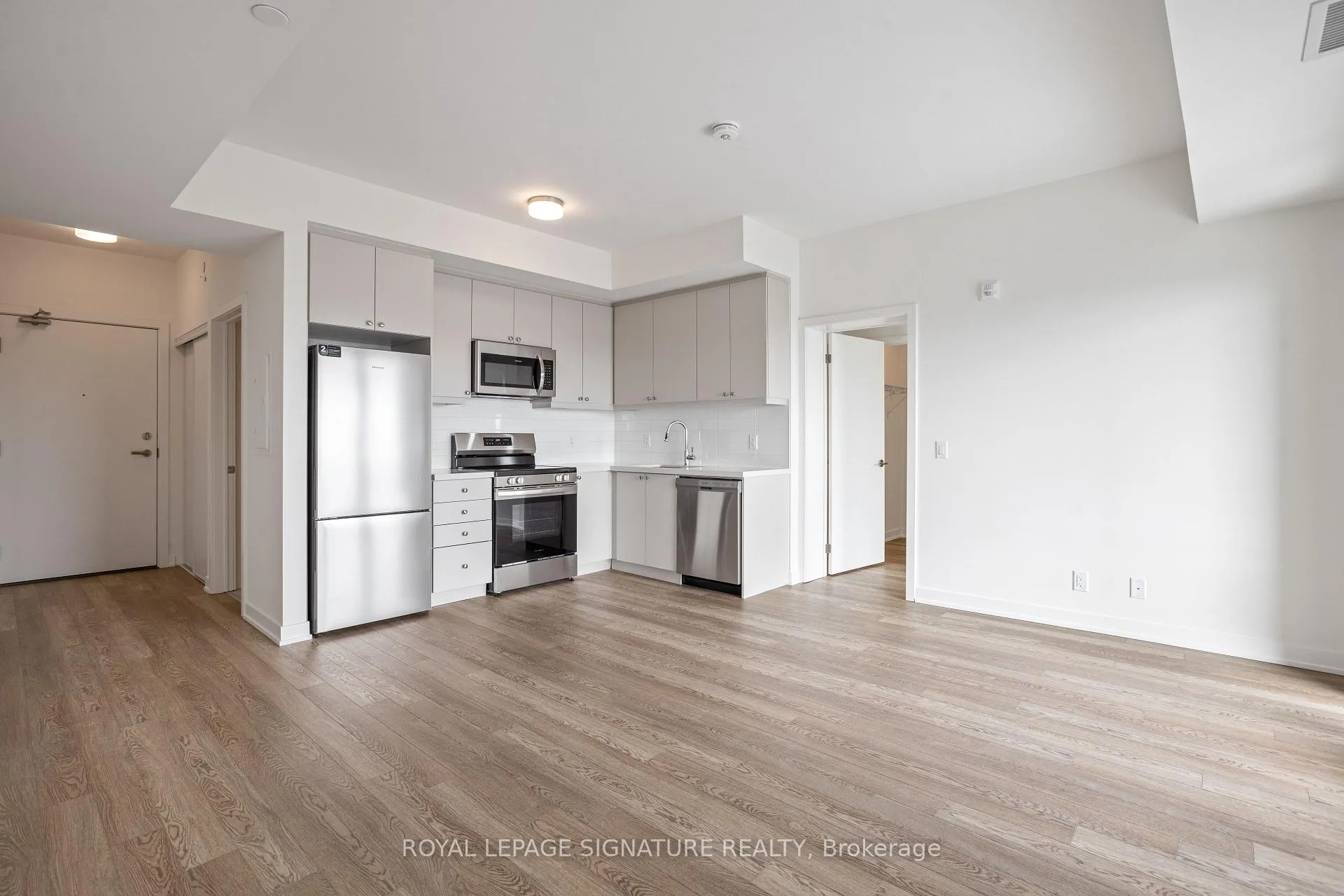 Photo 8 of Unit 802, 51 Clarington Boulevard, Clarington, Bowmanville — HOMEH
