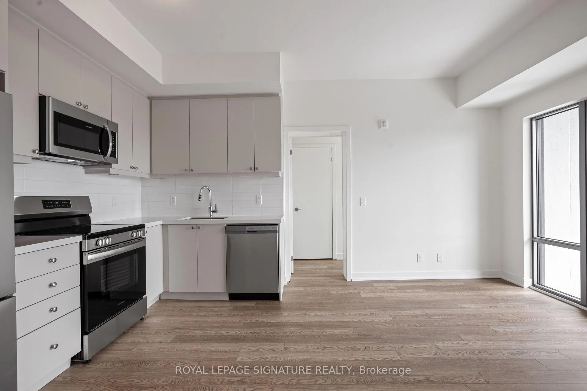 Photo 10 of Unit 802, 51 Clarington Boulevard, Clarington, Bowmanville — HOMEH
