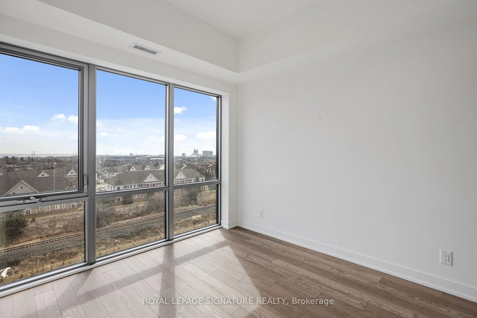 Photo 13 of Unit 802, 51 Clarington Boulevard, Clarington, Bowmanville — HOMEH