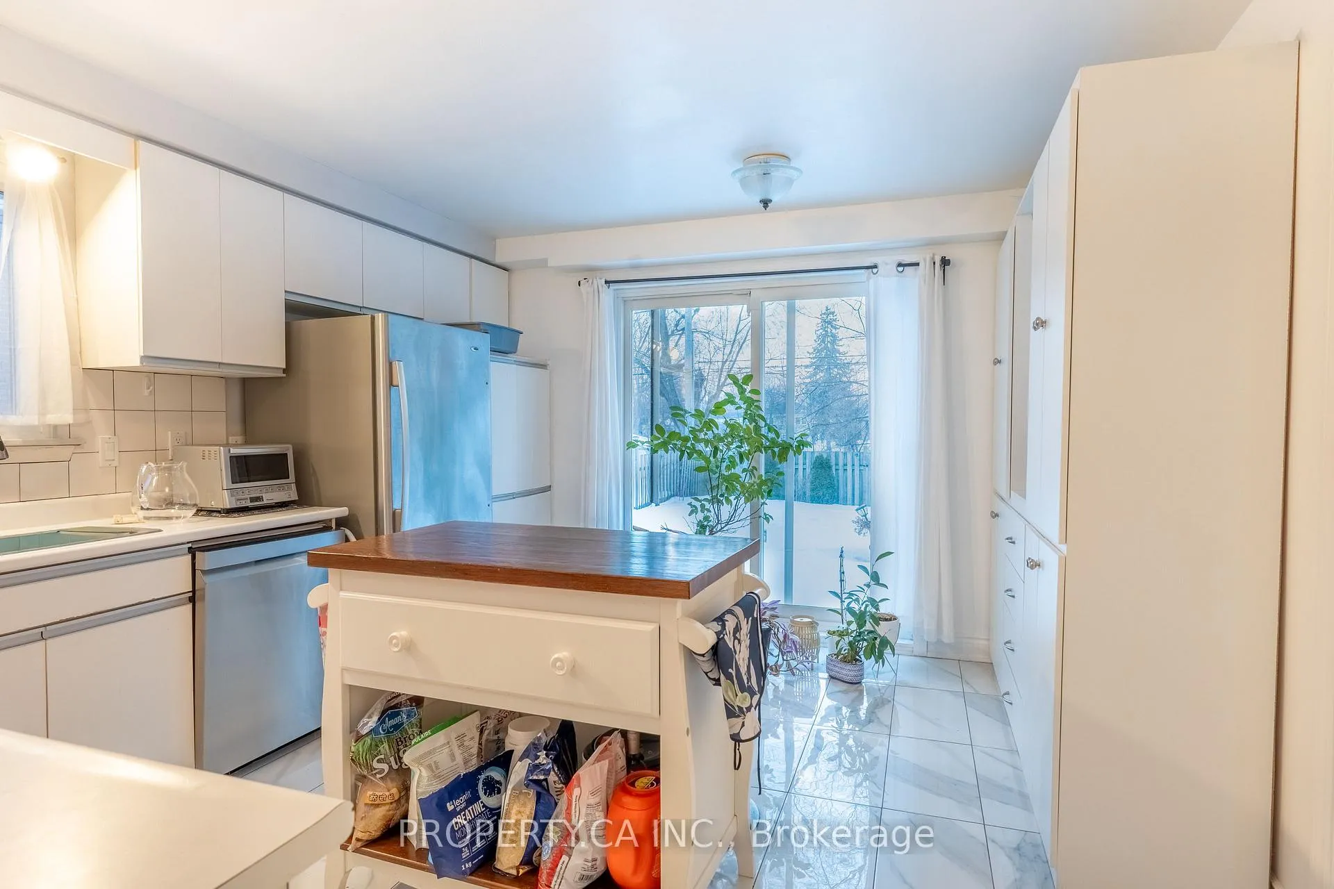 Photo 2 of 65 Cloverdale Drive, Brampton, Avondale — HOMEH