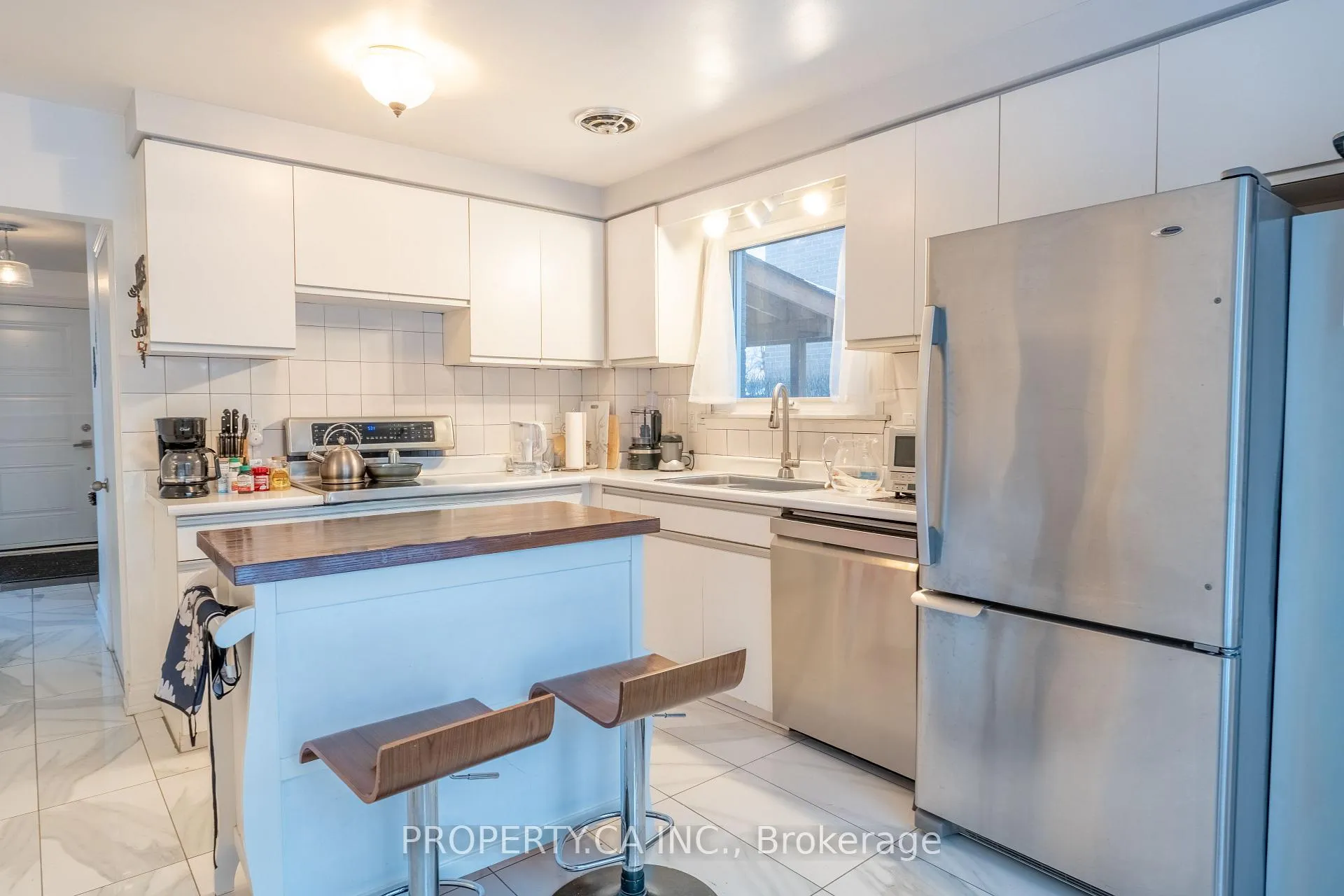 Photo 3 of 65 Cloverdale Drive, Brampton, Avondale — HOMEH