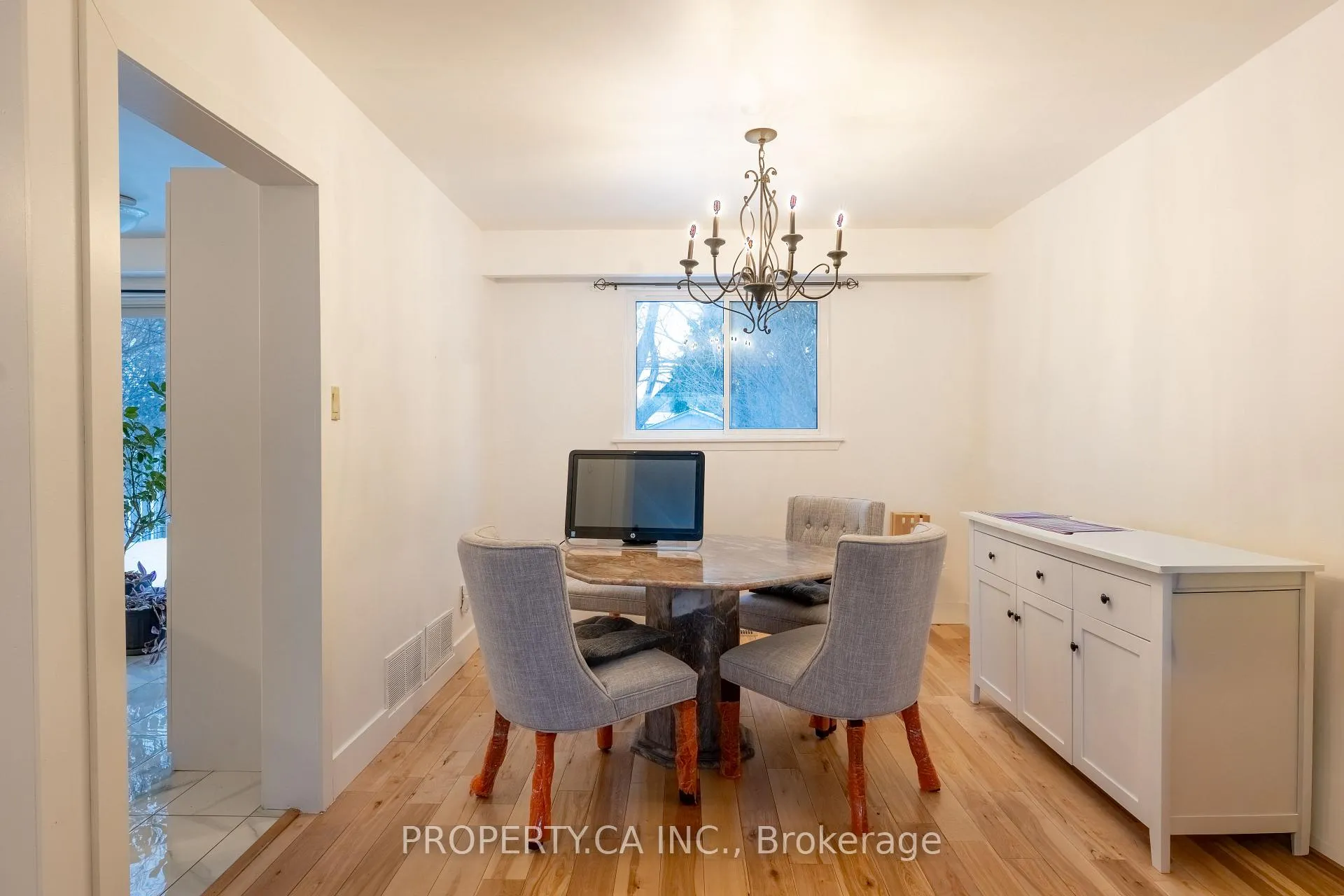 Photo 5 of 65 Cloverdale Drive, Brampton, Avondale — HOMEH