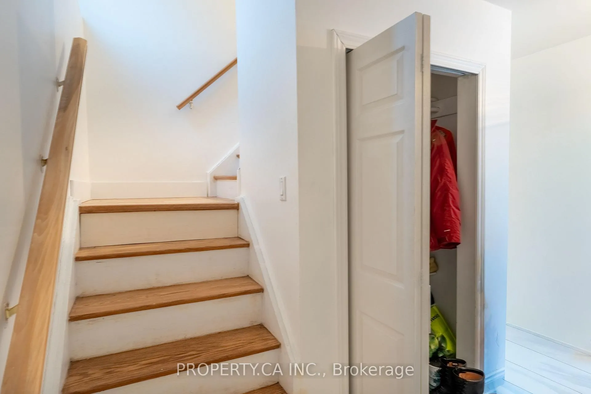 Photo 9 of 65 Cloverdale Drive, Brampton, Avondale — HOMEH