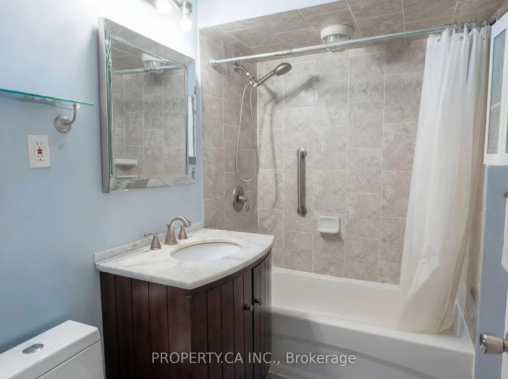 Photo 13 of 65 Cloverdale Drive, Brampton, Avondale — HOMEH