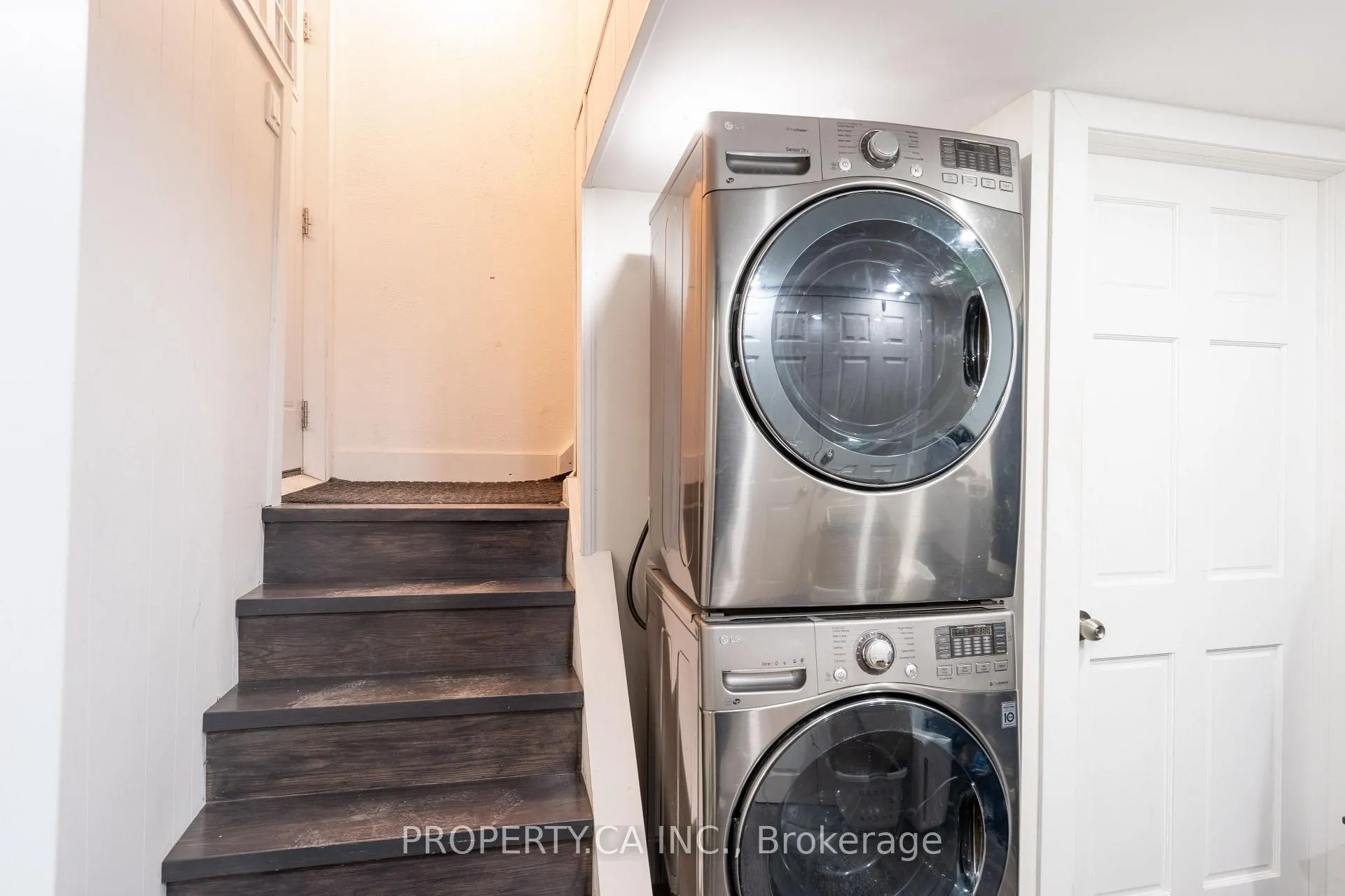 Photo 17 of 65 Cloverdale Drive, Brampton, Avondale — HOMEH