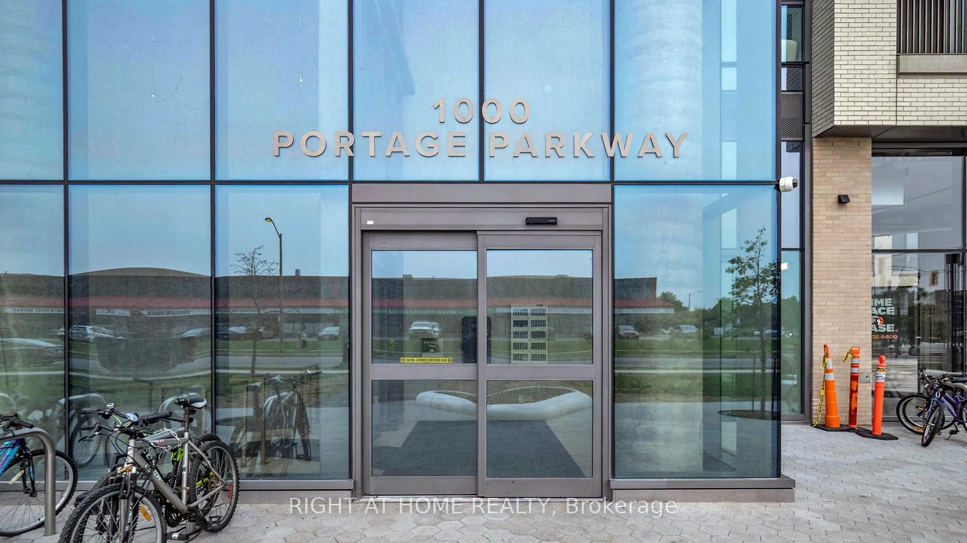 Photo 5 of Unit 902, 1000 Portage Parkway, Vaughan, Vaughan Corporate Centre — HOMEH
