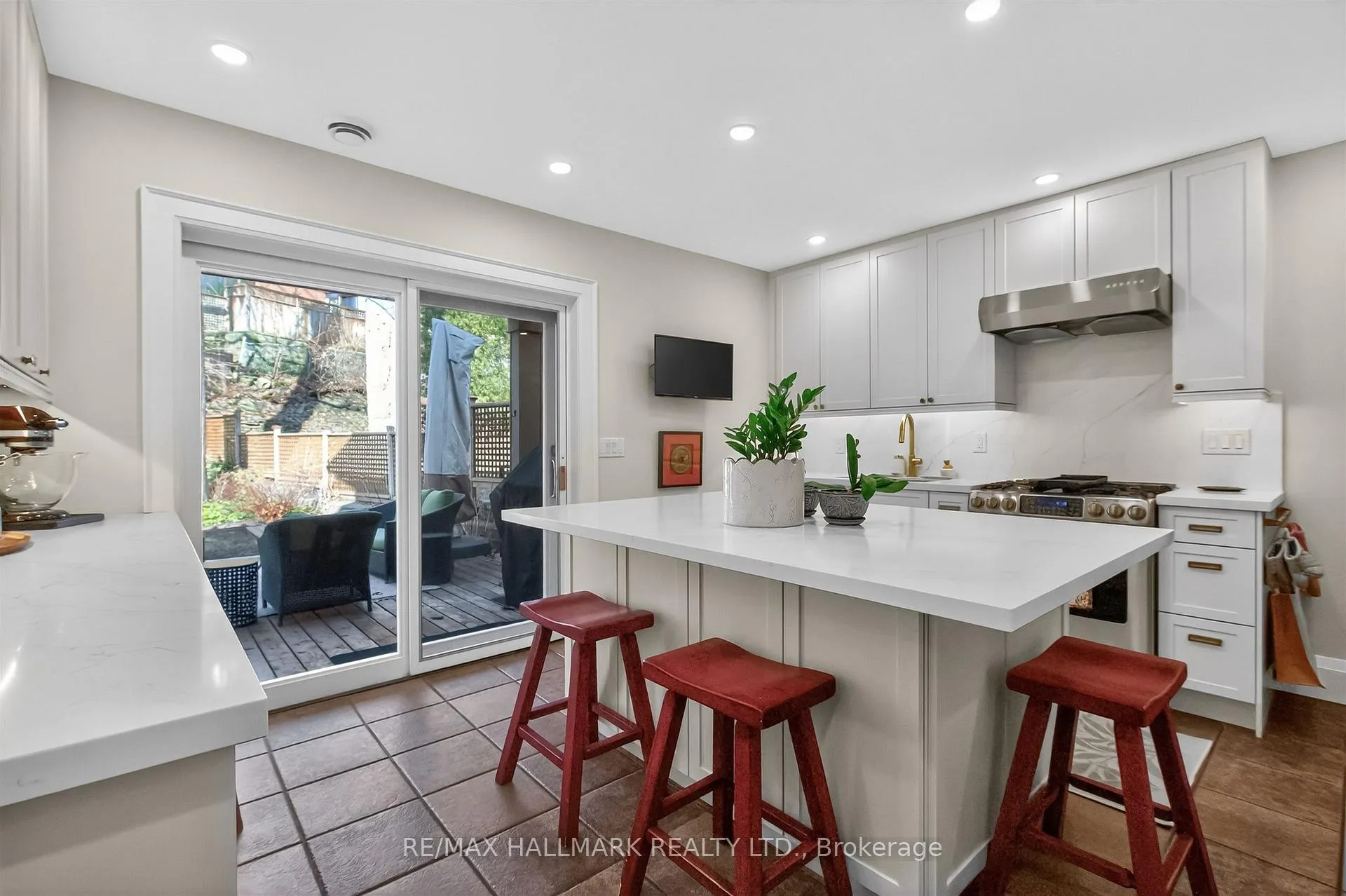 Photo 15 of 336 Glen Manor Drive, Toronto, The Beaches — HOMEH