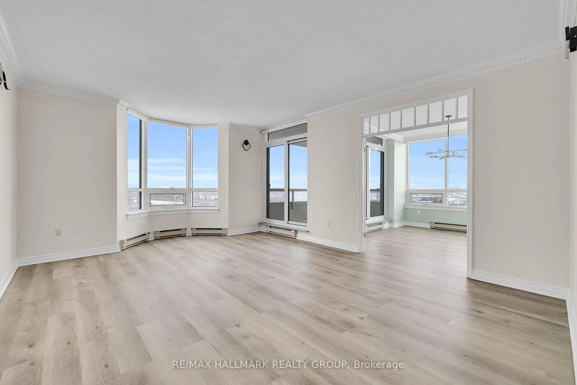 Photo 4 of Unit 1502, 1480 Riverside Drive, Ottawa, Riverview Park — HOMEH