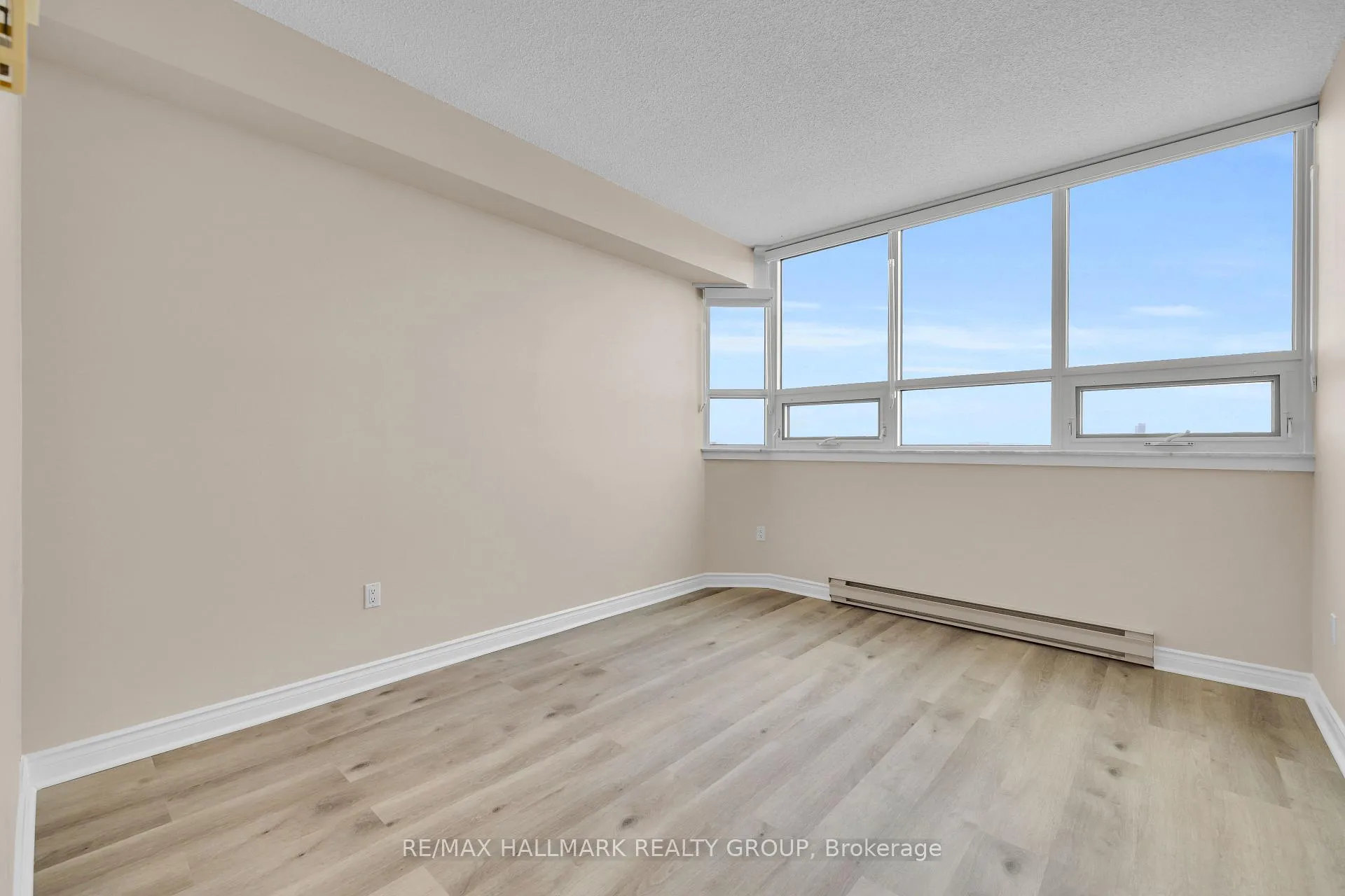 Photo 21 of Unit 1502, 1480 Riverside Drive, Ottawa, Riverview Park — HOMEH