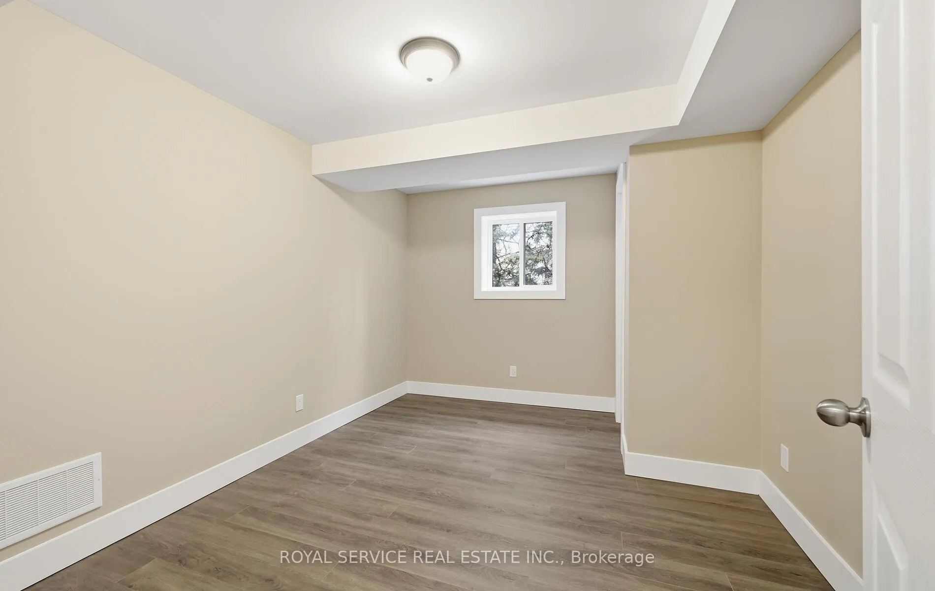 Photo 33 of 604 Fortye Drive, Peterborough, Otonabee Ward 1 — HOMEH