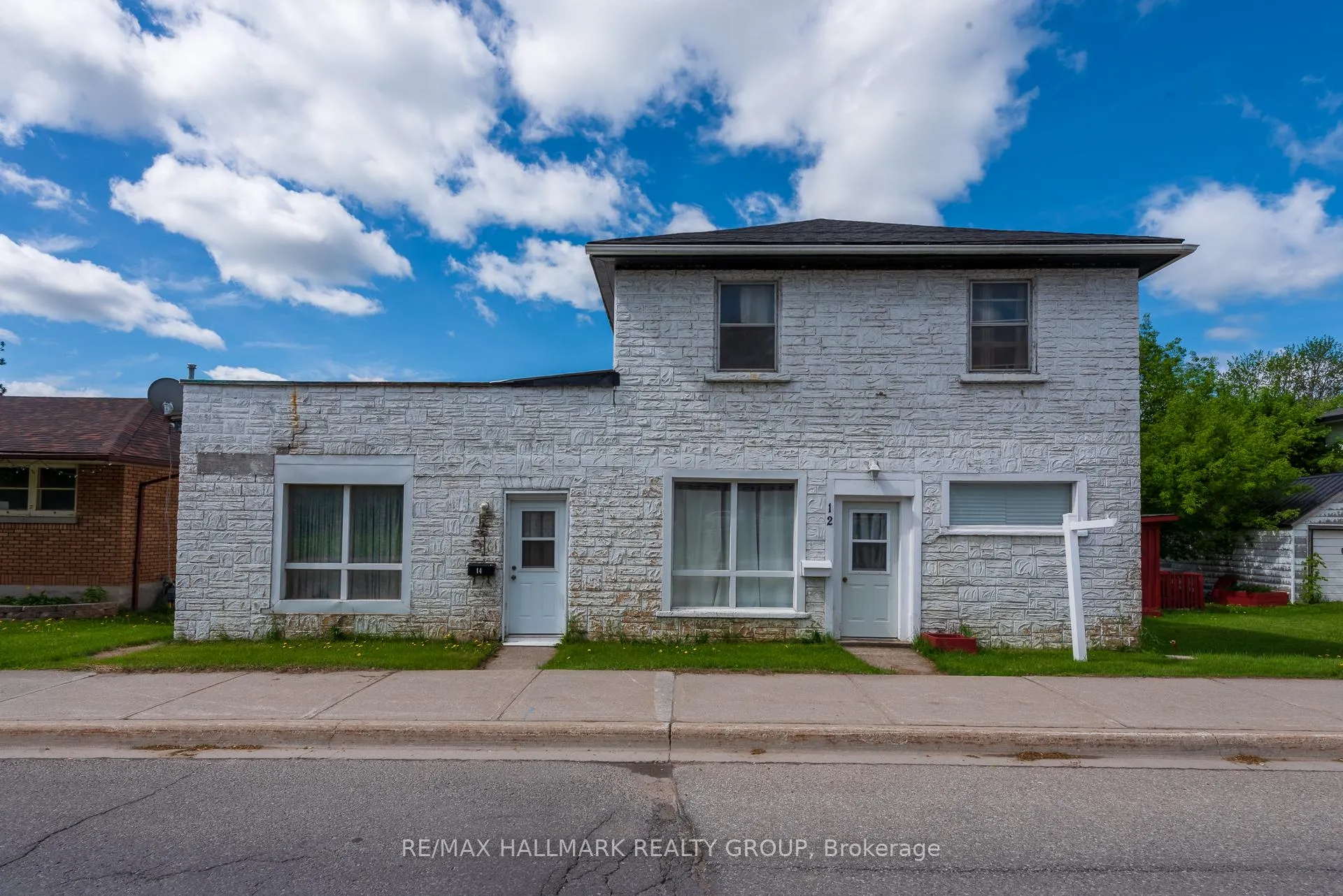 Photo 2 of 12 - 14 Queen Street, Smiths Falls — HOMEH
