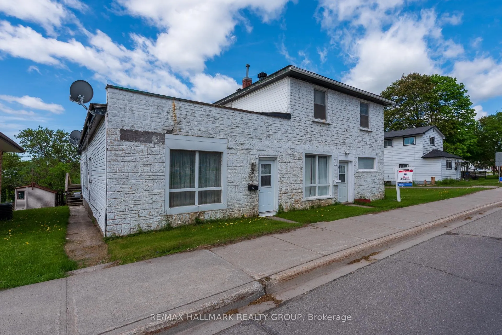 Photo 3 of 12 - 14 Queen Street, Smiths Falls — HOMEH