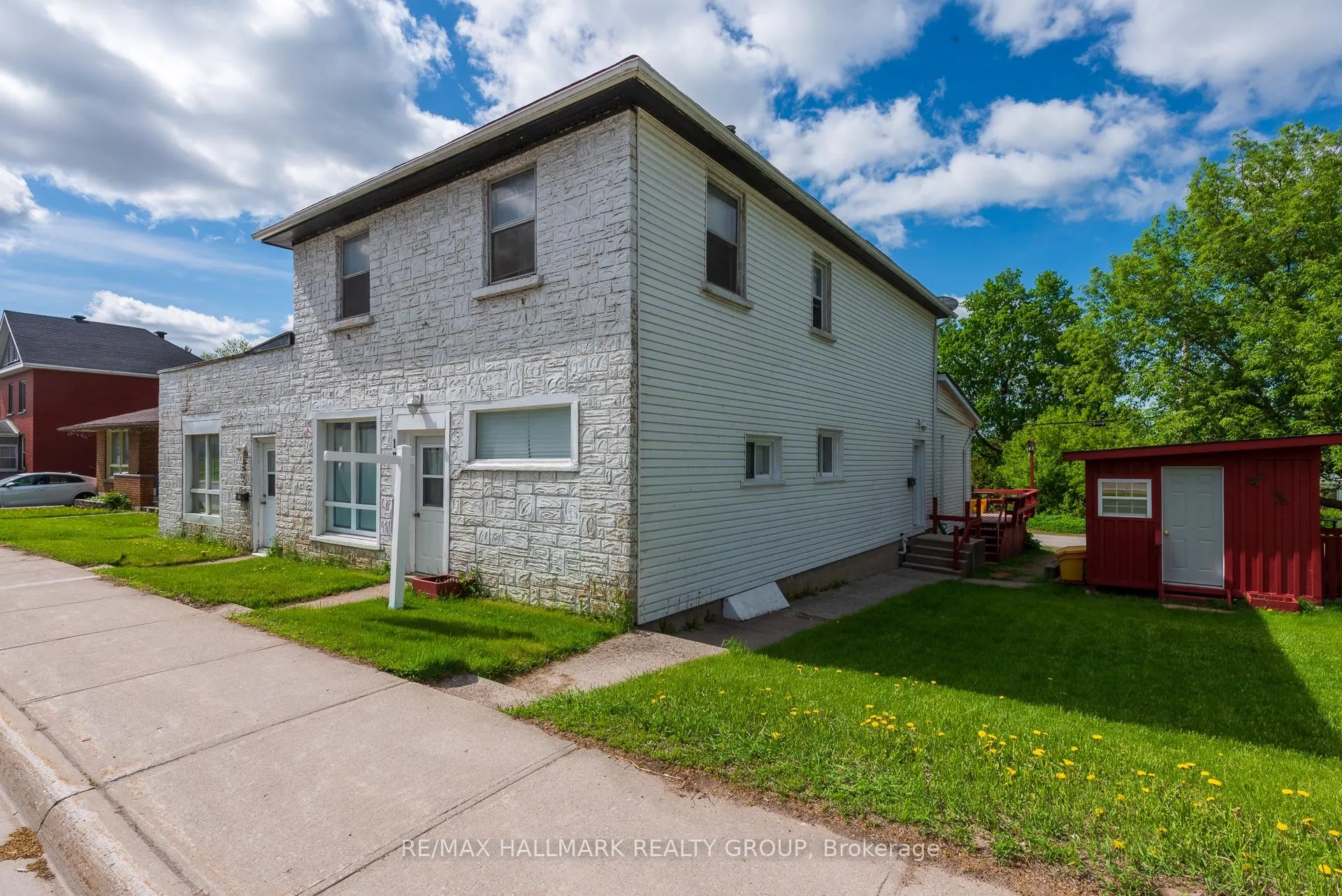 Photo 4 of 12 - 14 Queen Street, Smiths Falls — HOMEH