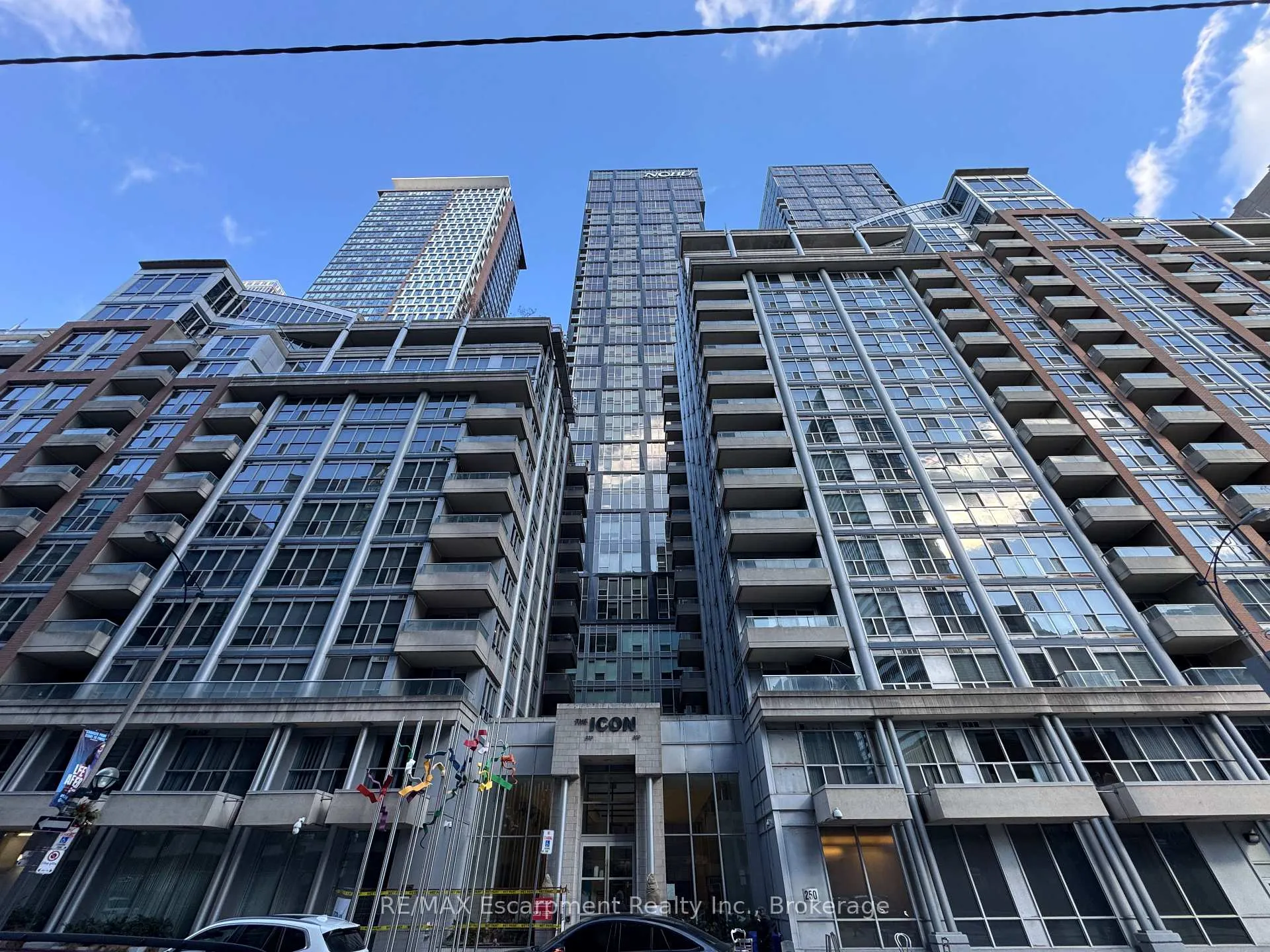 Front of Unit 405, 270 Wellington Street W