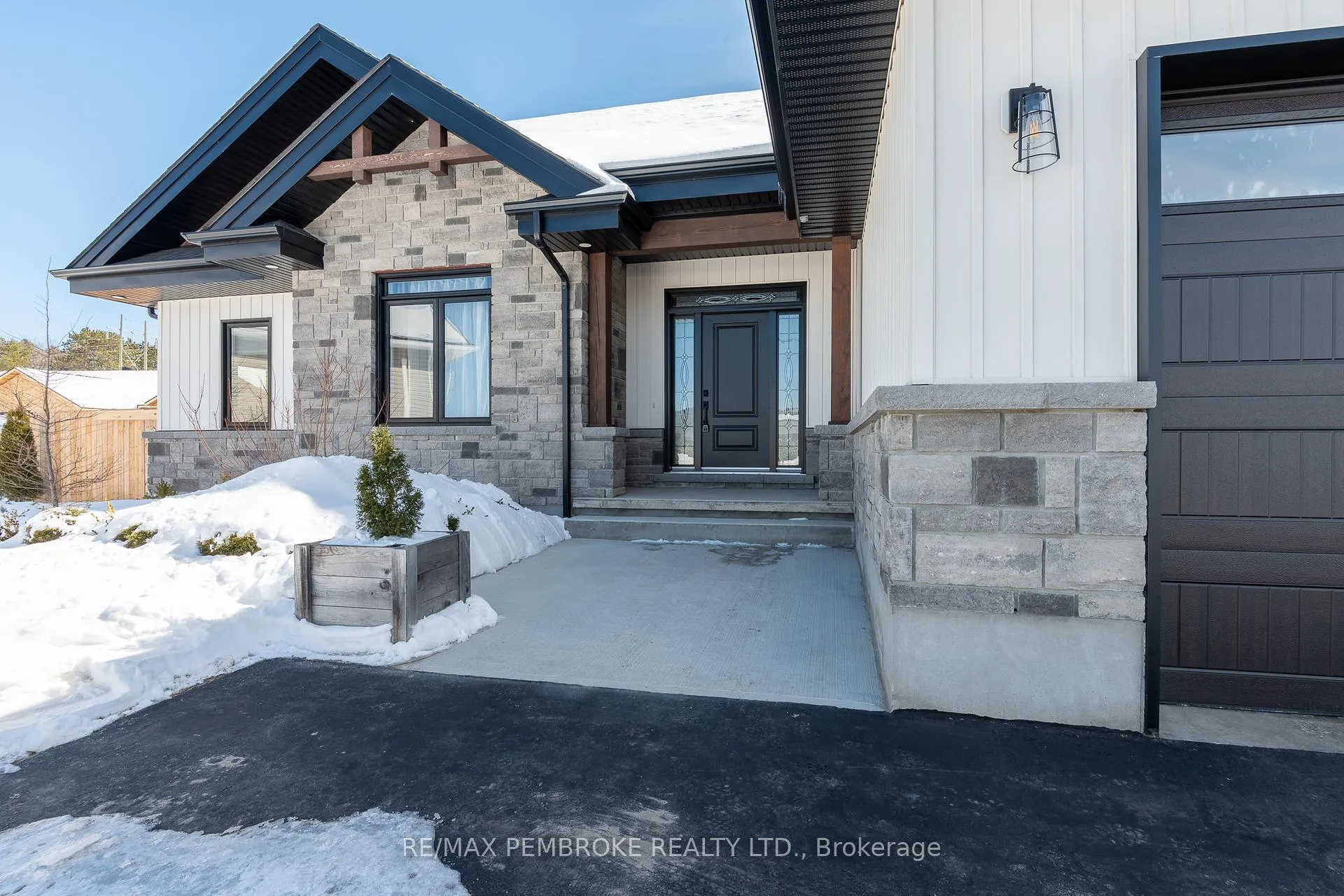 Photo 2 of 131 Chad Street, Petawawa — HOMEH