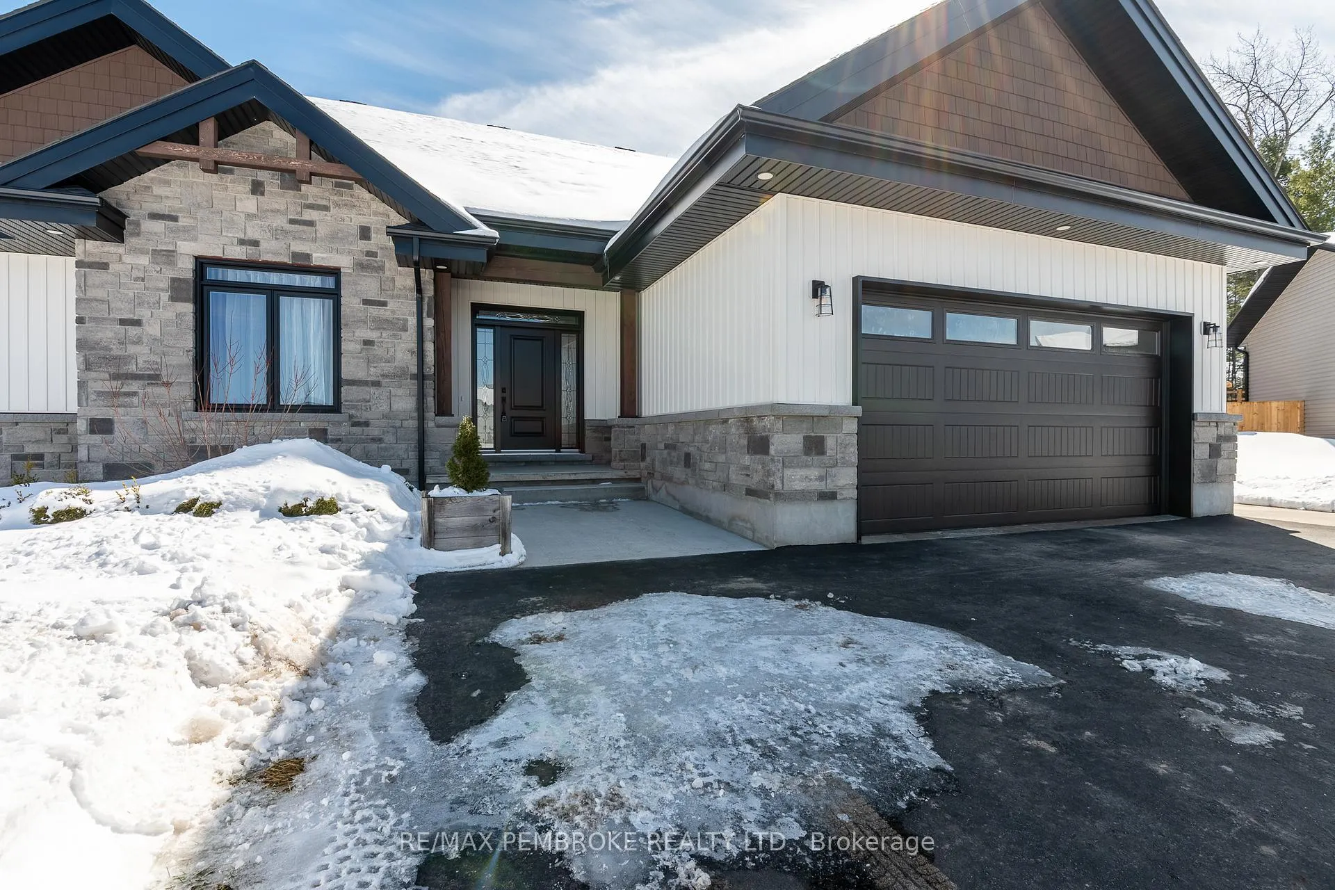 Photo 3 of 131 Chad Street, Petawawa — HOMEH