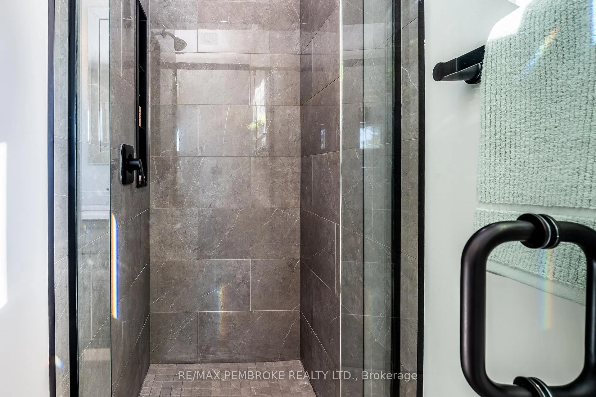 Photo 35 of 131 Chad Street, Petawawa — HOMEH