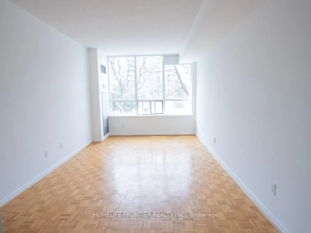 Photo 3 of Unit 210, 81 Townsgate Drive E, Vaughan, Crestwood-Springfarm-Yorkhill — HOMEH
