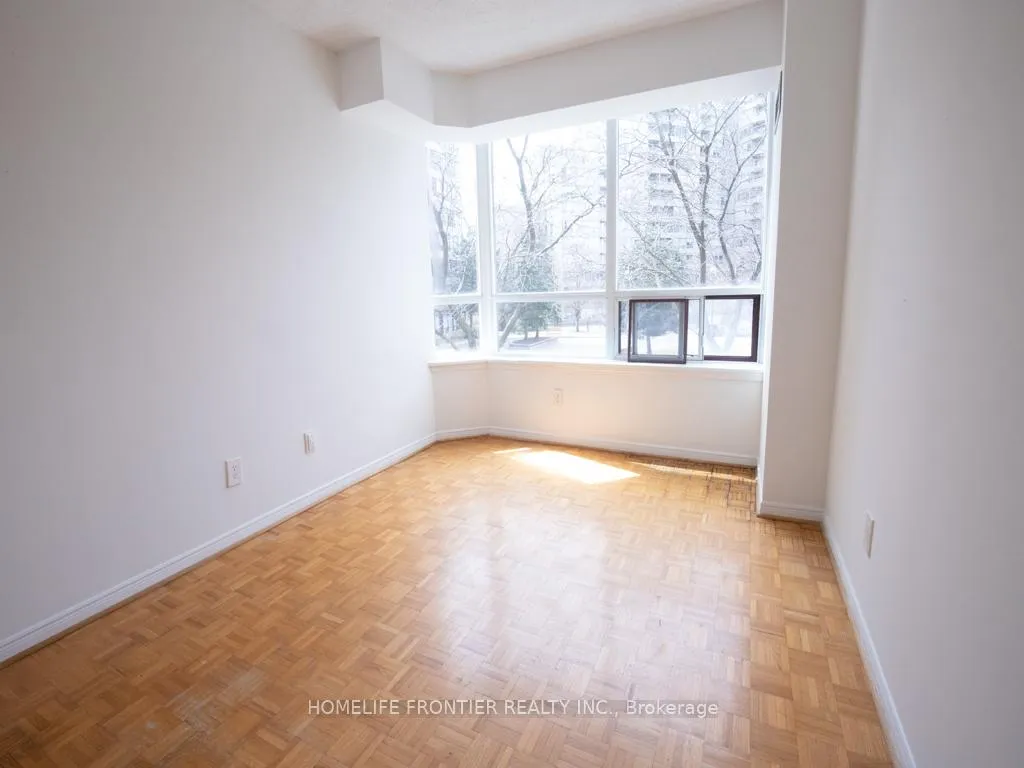 Photo 6 of Unit 210, 81 Townsgate Drive E, Vaughan, Crestwood-Springfarm-Yorkhill — HOMEH