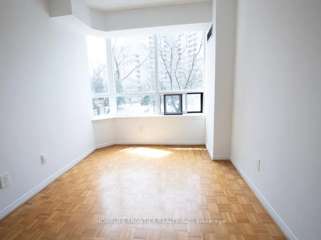 Photo 7 of Unit 210, 81 Townsgate Drive E, Vaughan, Crestwood-Springfarm-Yorkhill — HOMEH