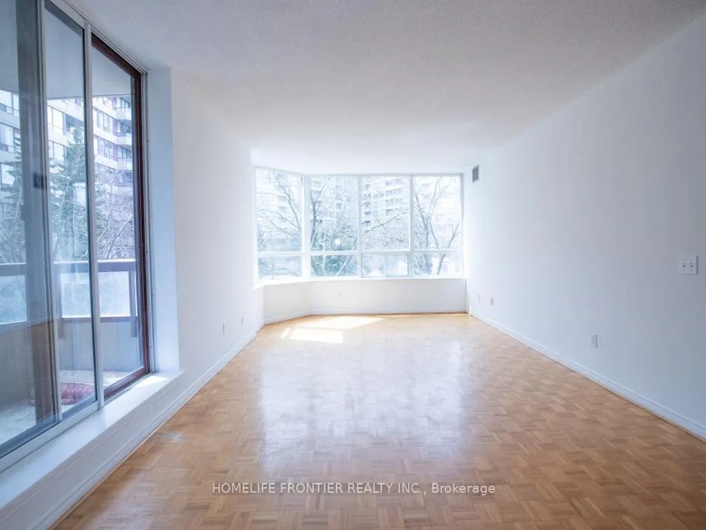 Photo 9 of Unit 210, 81 Townsgate Drive E, Vaughan, Crestwood-Springfarm-Yorkhill — HOMEH