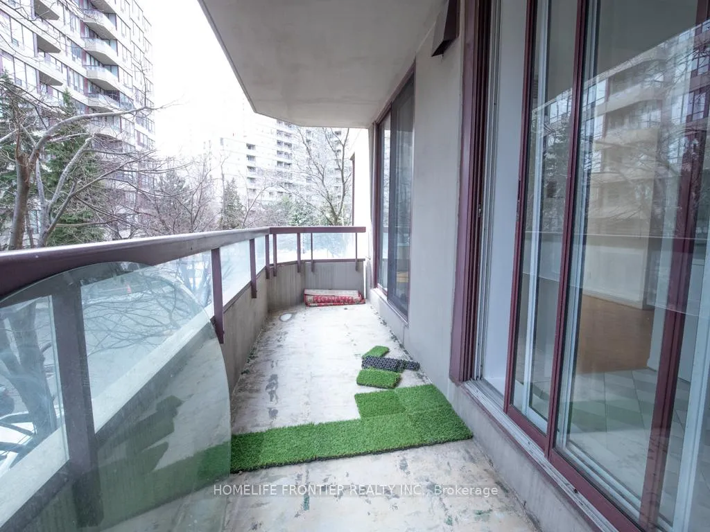 Photo 10 of Unit 210, 81 Townsgate Drive E, Vaughan, Crestwood-Springfarm-Yorkhill — HOMEH