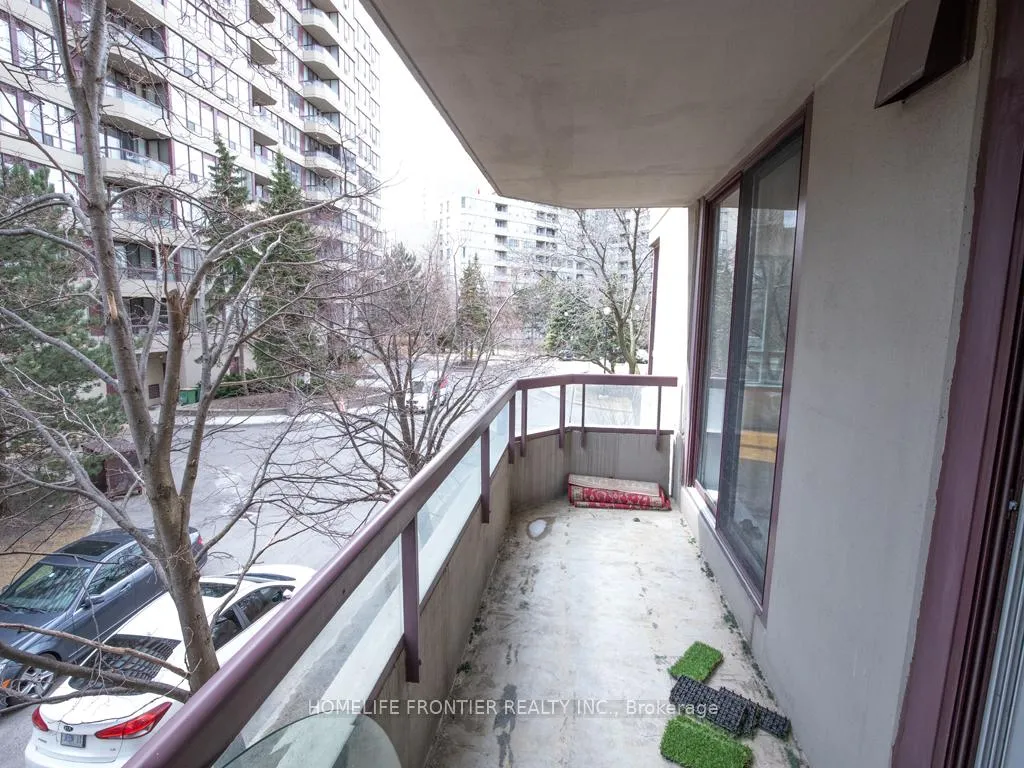 Photo 11 of Unit 210, 81 Townsgate Drive E, Vaughan, Crestwood-Springfarm-Yorkhill — HOMEH