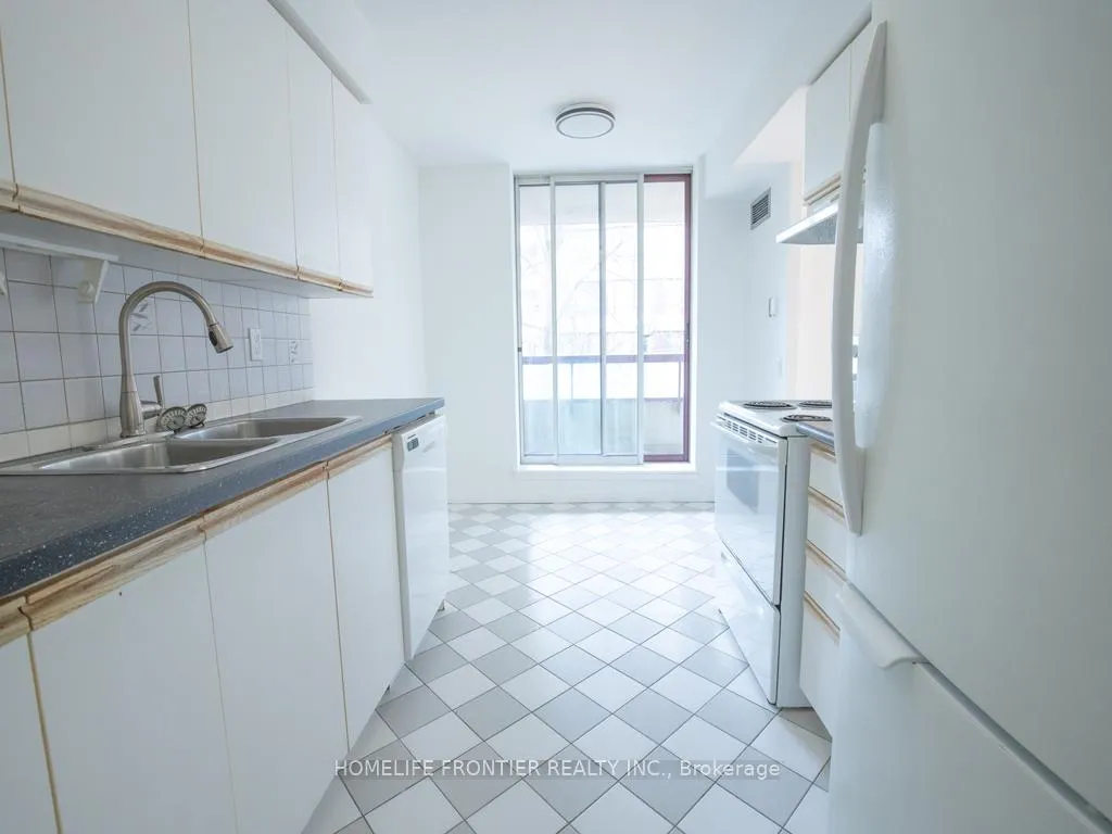 Photo 12 of Unit 210, 81 Townsgate Drive E, Vaughan, Crestwood-Springfarm-Yorkhill — HOMEH