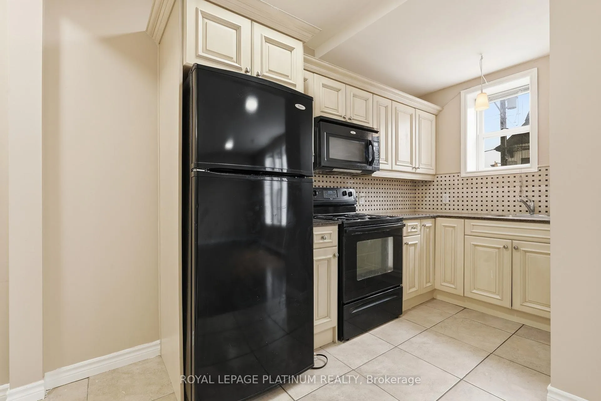 Photo 10 of Unit 4, 120 Sherman Avenue S, Hamilton, St. Clair — HOMEH