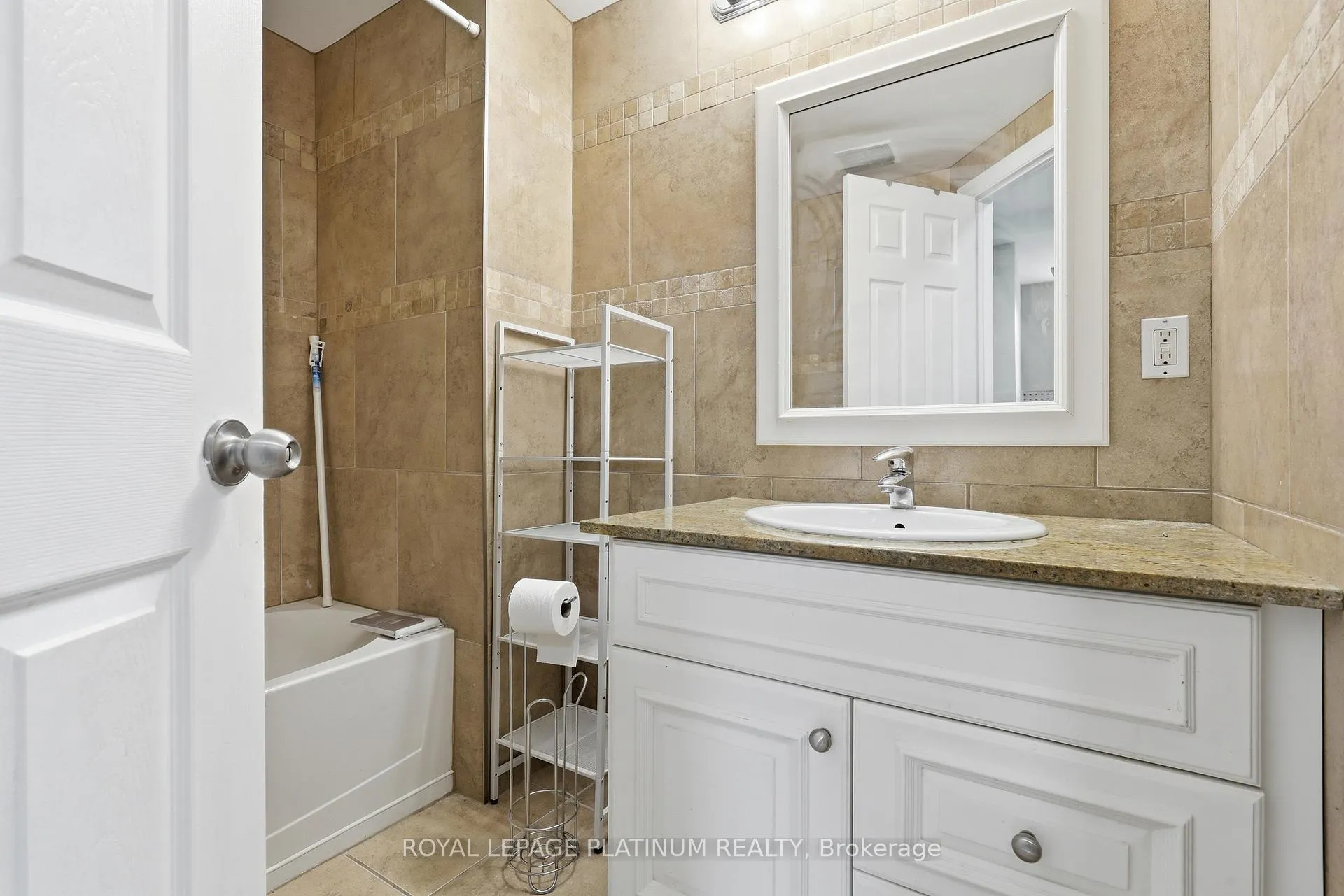 Photo 14 of Unit 4, 120 Sherman Avenue S, Hamilton, St. Clair — HOMEH