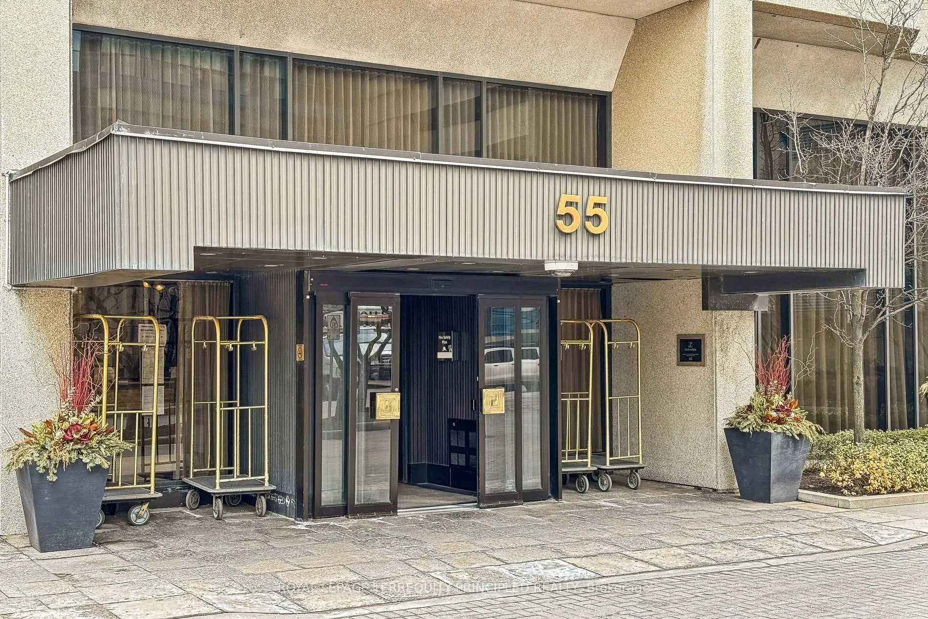 Front of Unit 3413, 55 Harbour Square