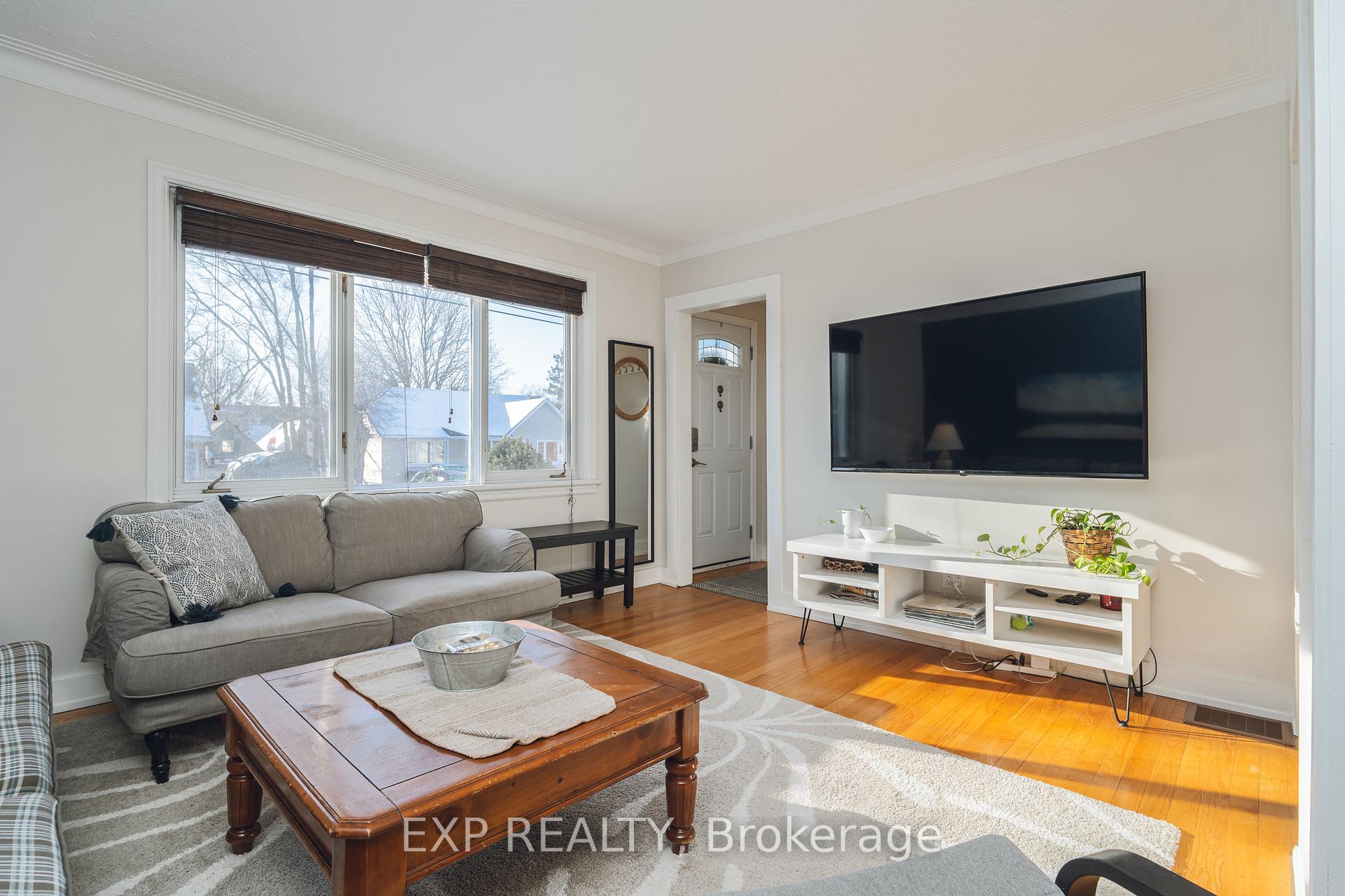Photo 4 of 1245 Collins Avenue, Ottawa, Ridgemont — HOMEH