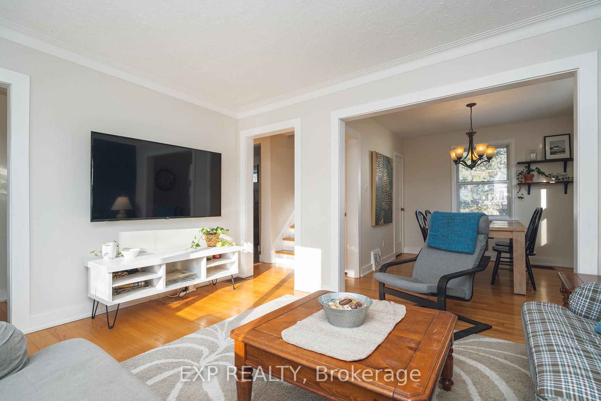 Photo 5 of 1245 Collins Avenue, Ottawa, Ridgemont — HOMEH