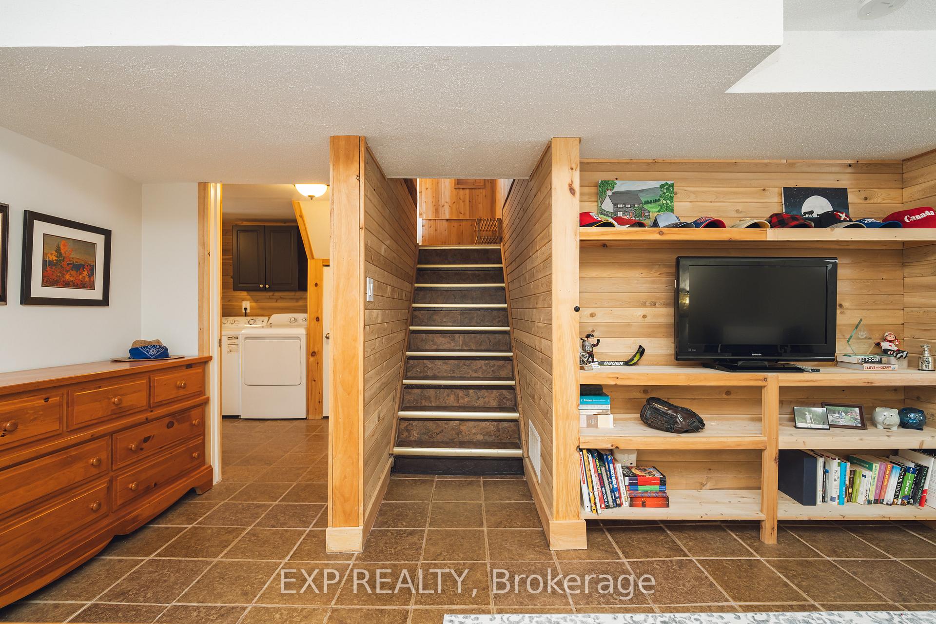 Photo 23 of 1245 Collins Avenue, Ottawa, Ridgemont — HOMEH
