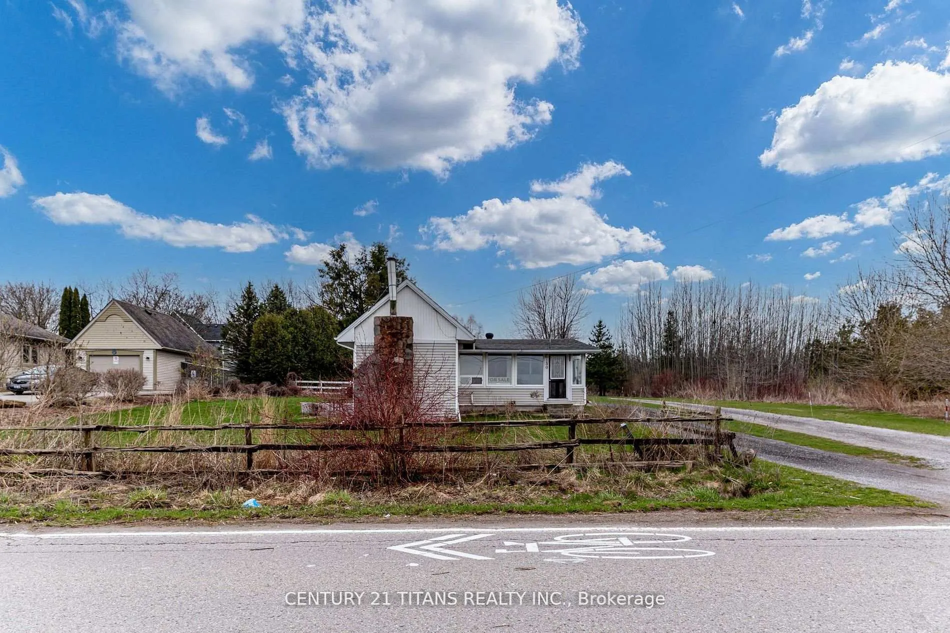 Photo 4 of 130 West Beach Road, Clarington, Bowmanville — HOMEH