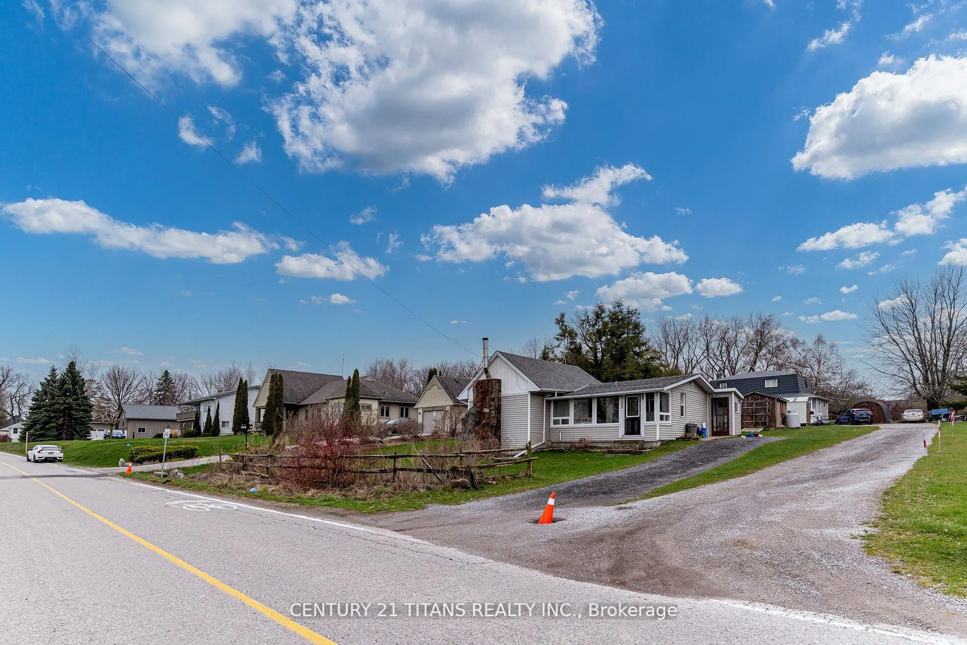 Photo 5 of 130 West Beach Road, Clarington, Bowmanville — HOMEH