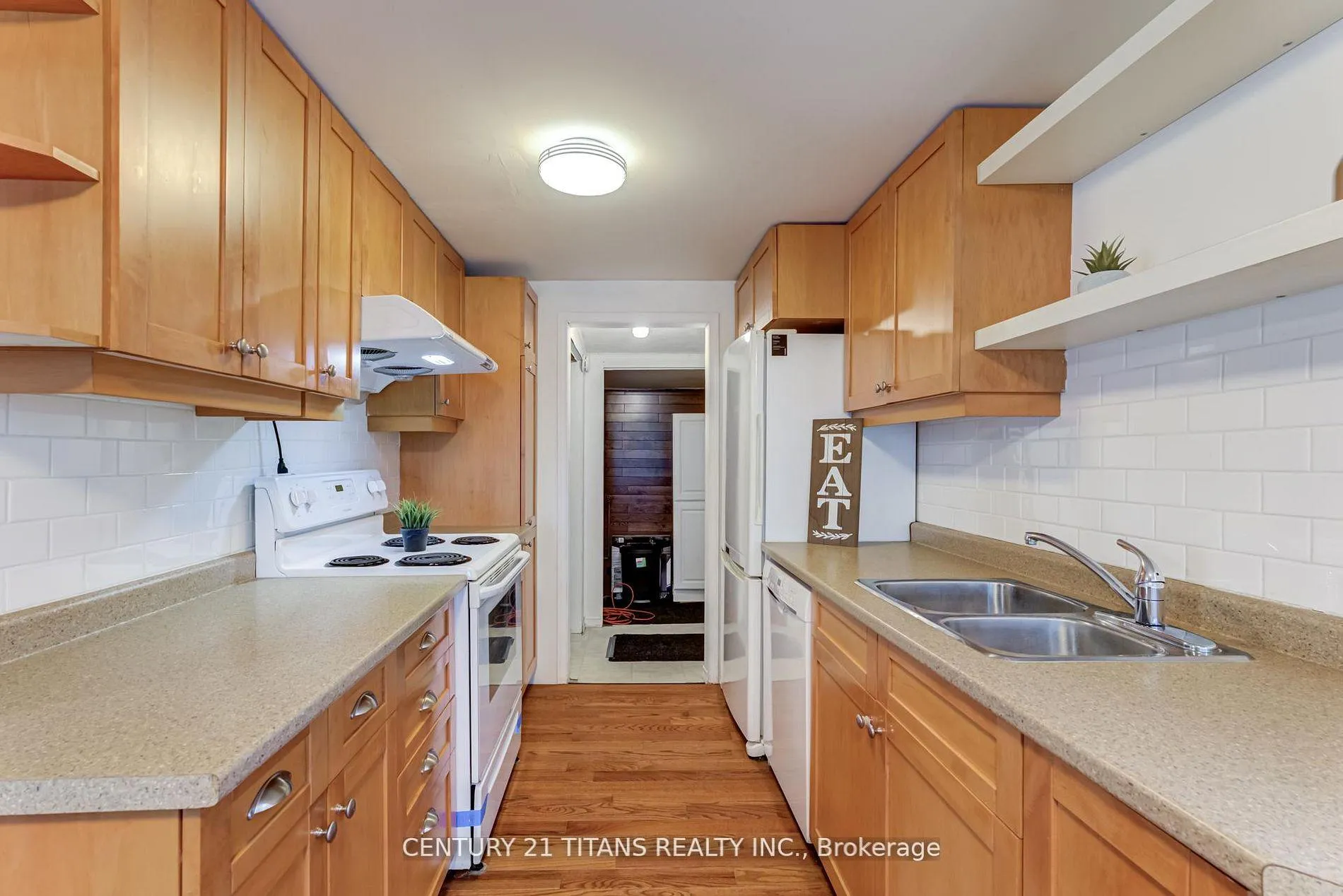 Photo 14 of 130 West Beach Road, Clarington, Bowmanville — HOMEH