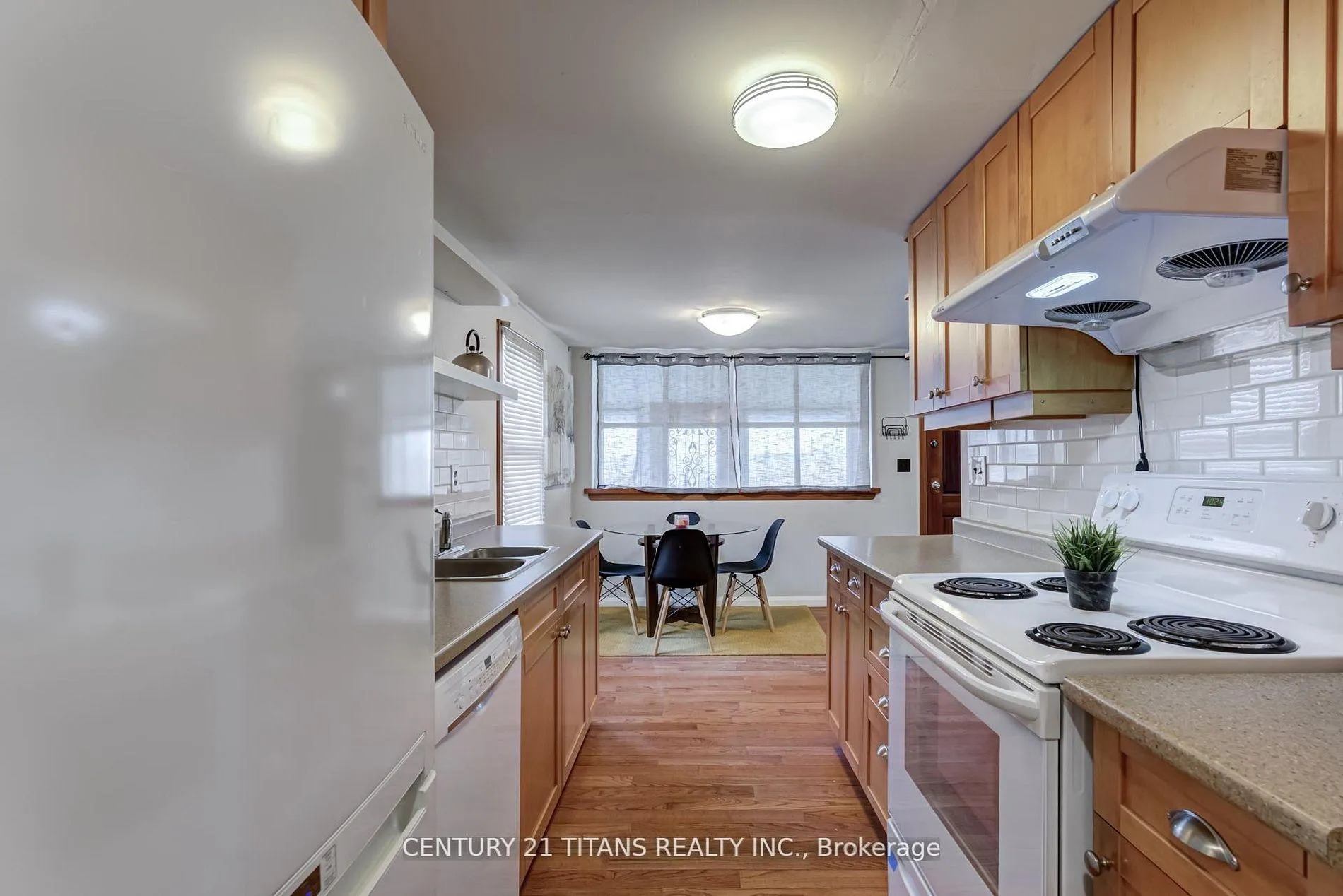 Photo 15 of 130 West Beach Road, Clarington, Bowmanville — HOMEH