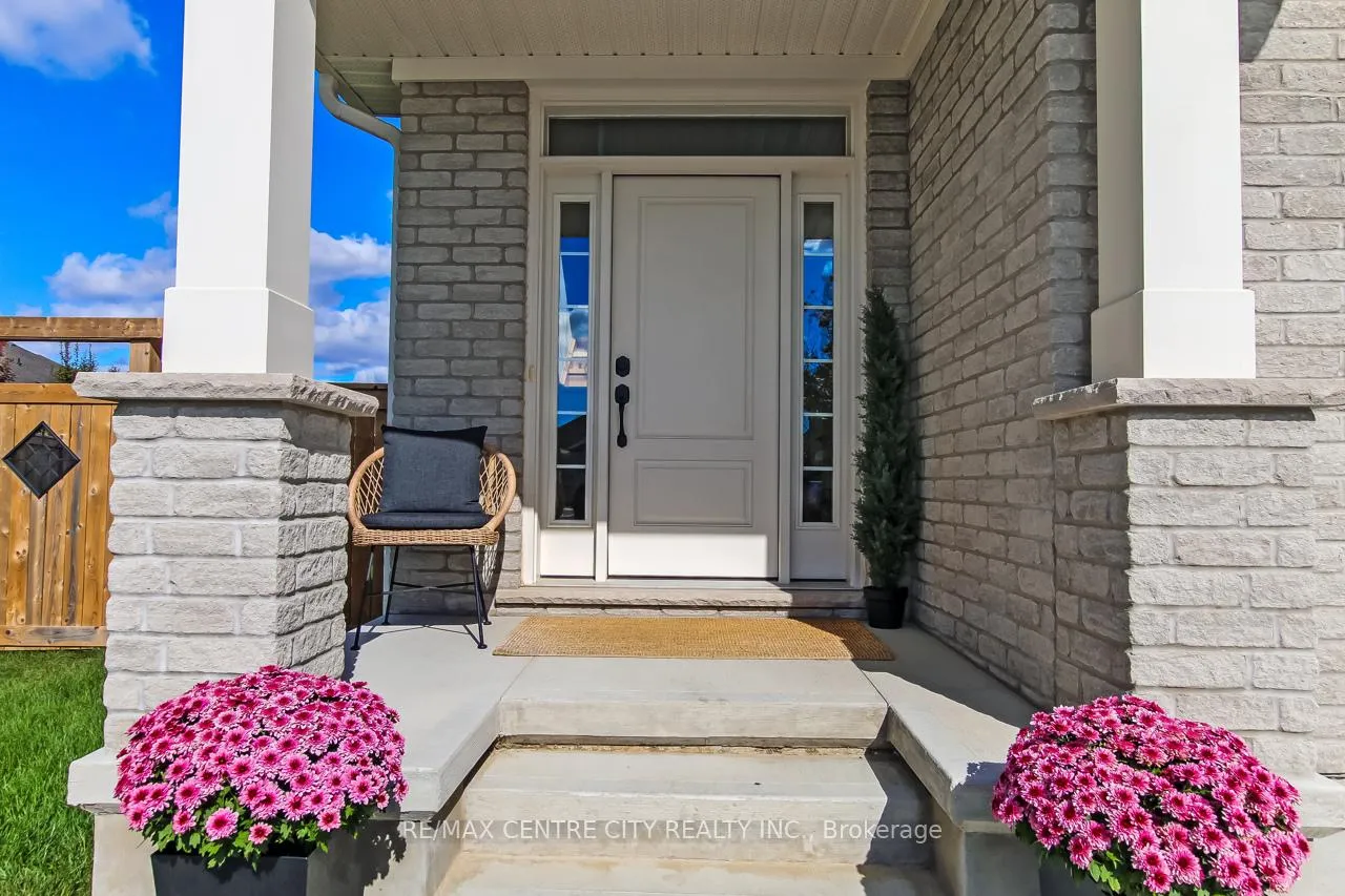 Photo 2 of 8 Redhaven Lane, St. Thomas — HOMEH