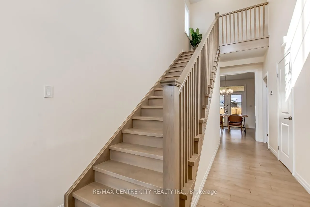 Photo 3 of 8 Redhaven Lane, St. Thomas — HOMEH