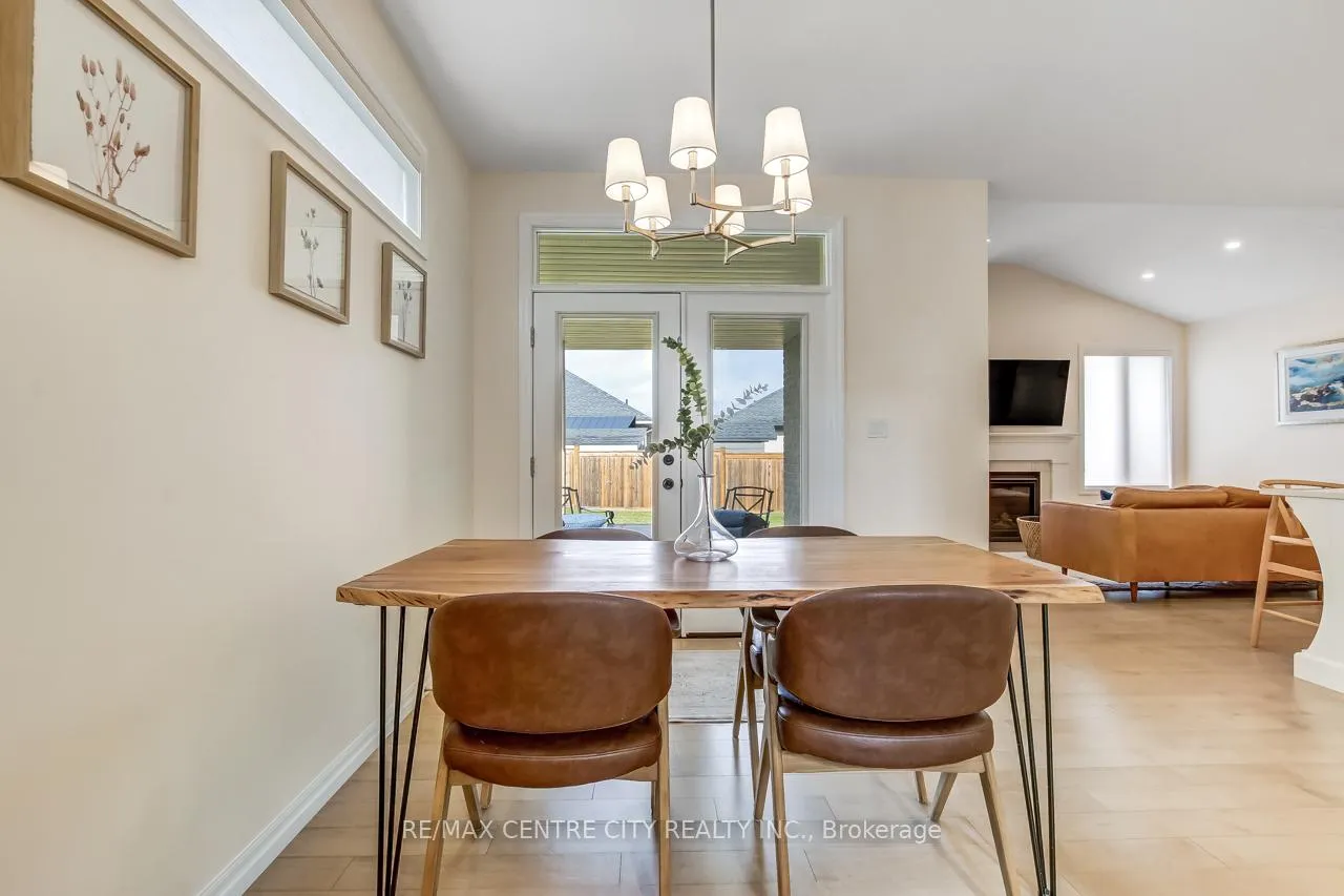 Photo 7 of 8 Redhaven Lane, St. Thomas — HOMEH
