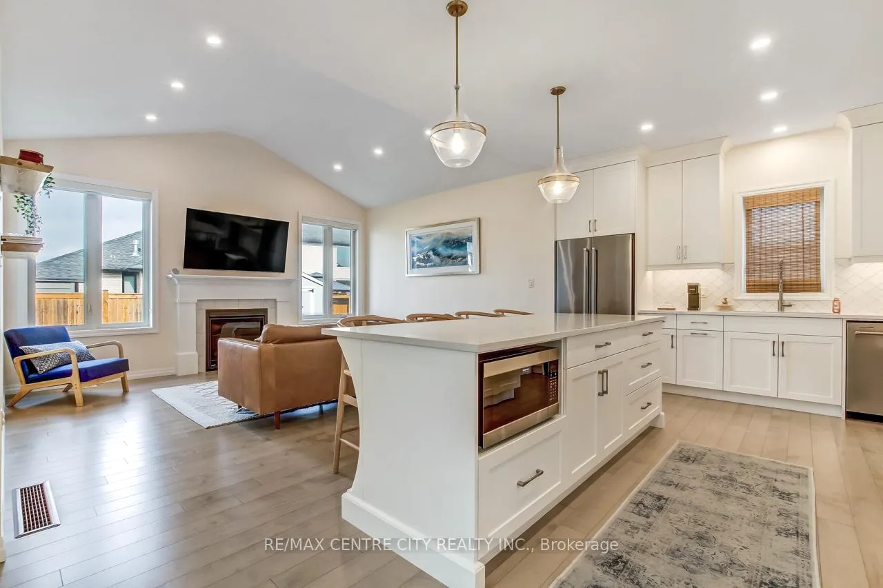 Photo 10 of 8 Redhaven Lane, St. Thomas — HOMEH