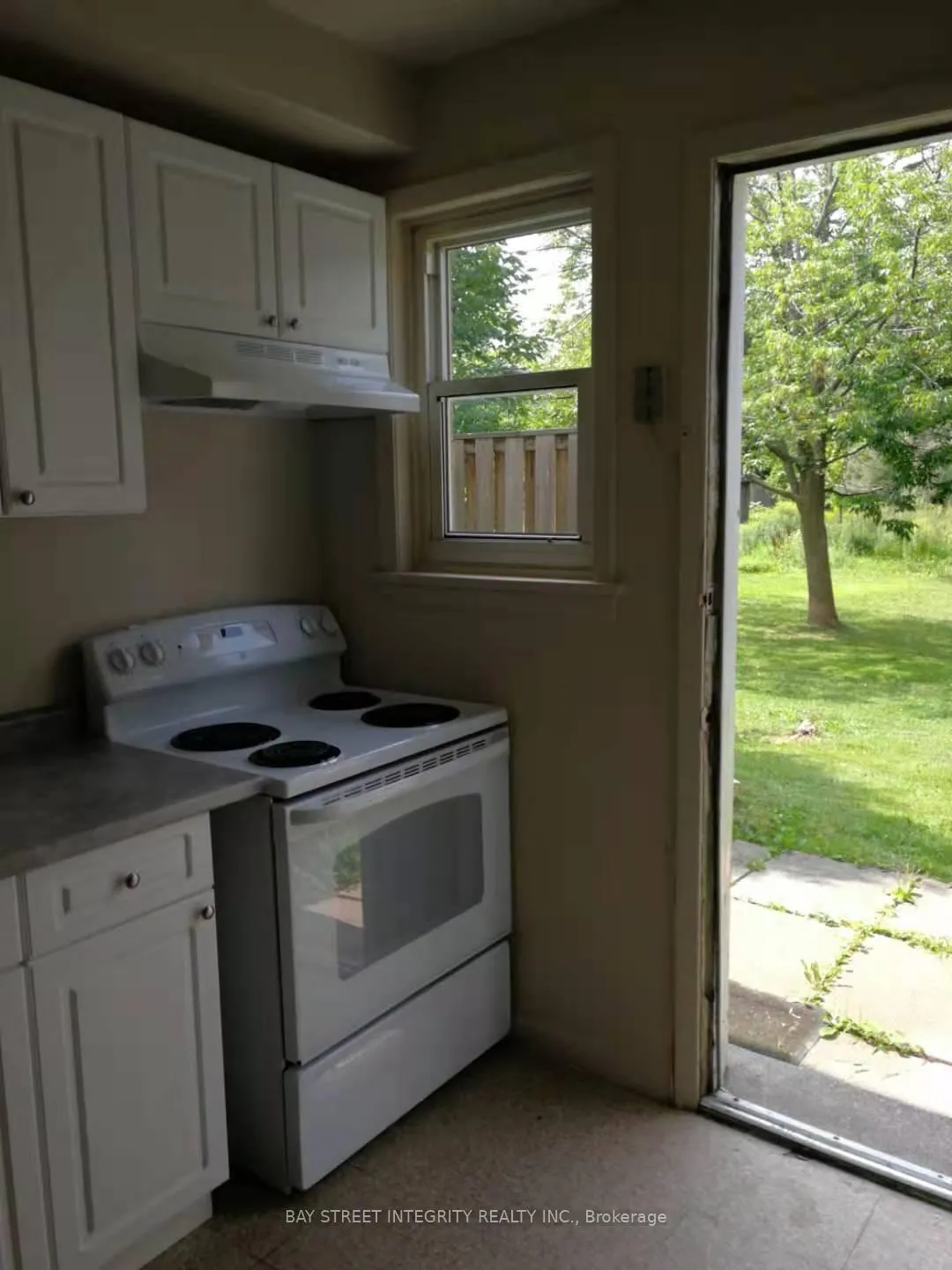 Photo 8 of 248 Westcourt Place, Waterloo, Beechwood — HOMEH