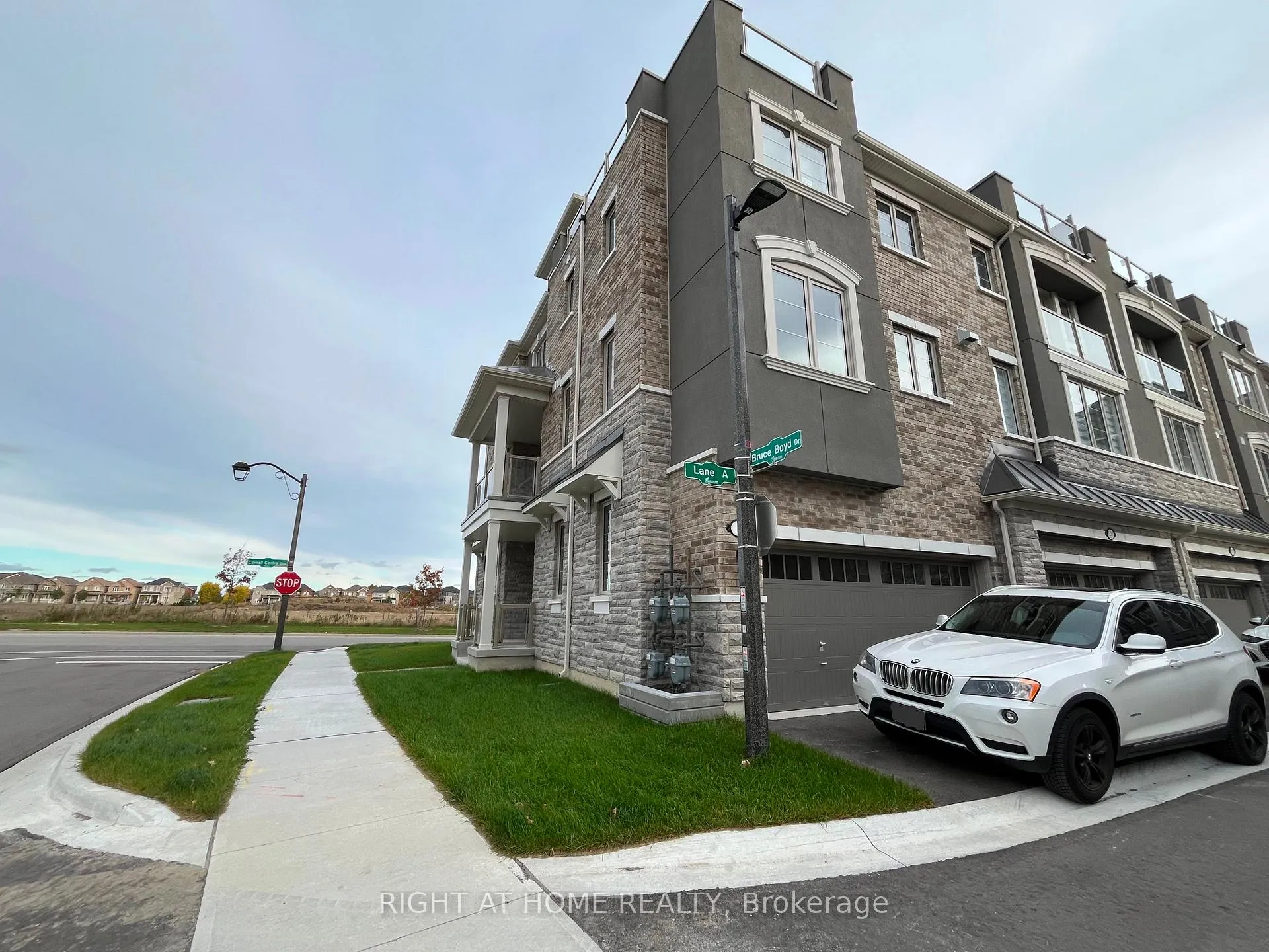 Photo 4 of 1 Bruce Boyd Drive, Markham, Cornell — HOMEH