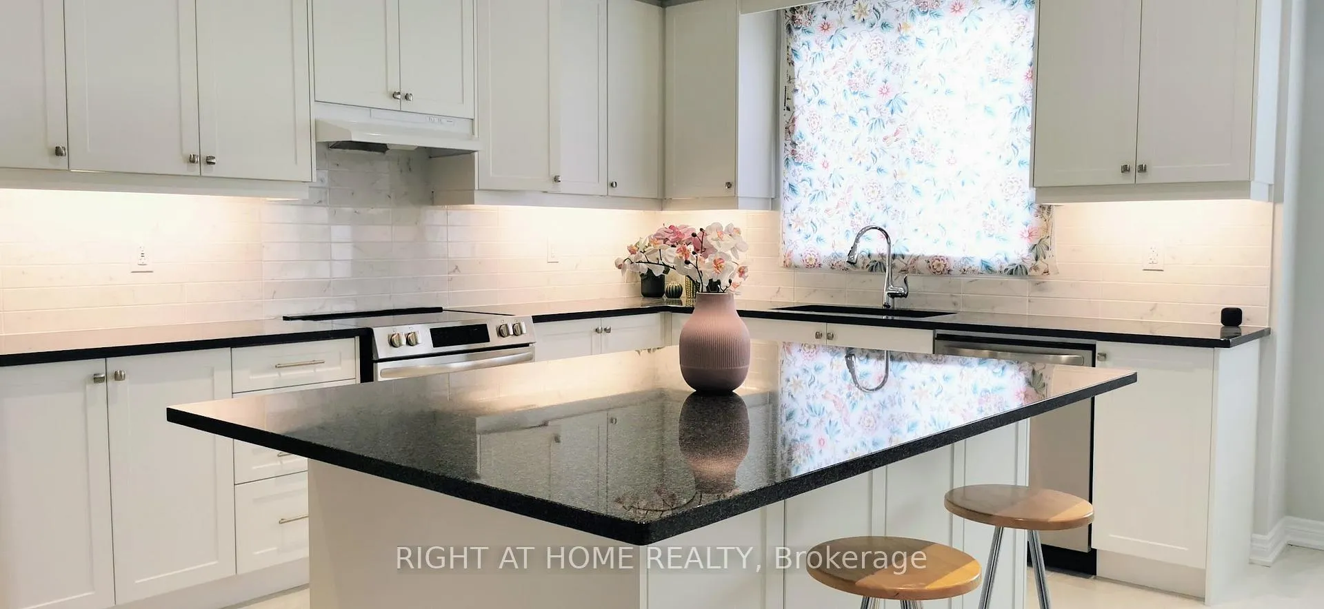 Photo 10 of 1 Bruce Boyd Drive, Markham, Cornell — HOMEH