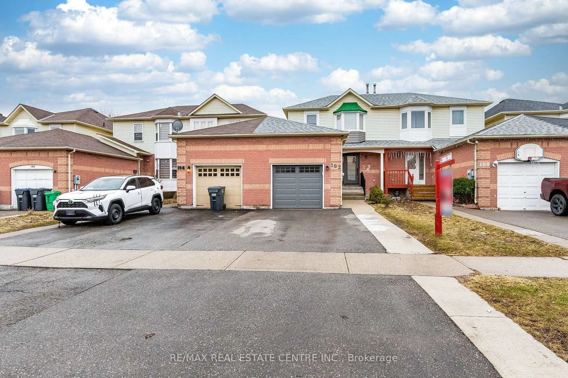 Photo 3 of 102 Timberlane Drive, Brampton, Fletcher's Creek South — HOMEH